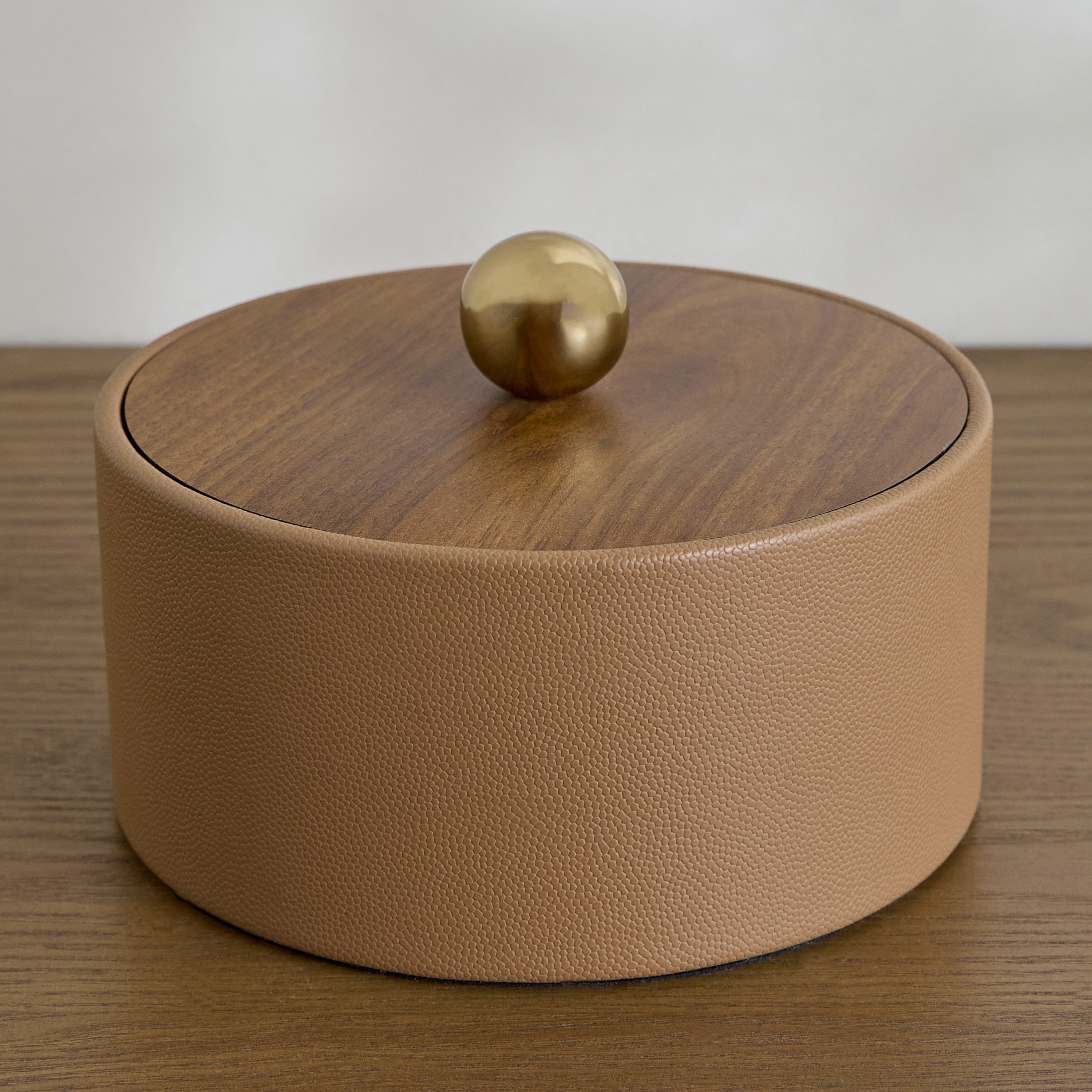 صندوق مناديل صوفيا جلد صناعي 16 سم - لوفت-household-decor-boxesandtrays-image-1