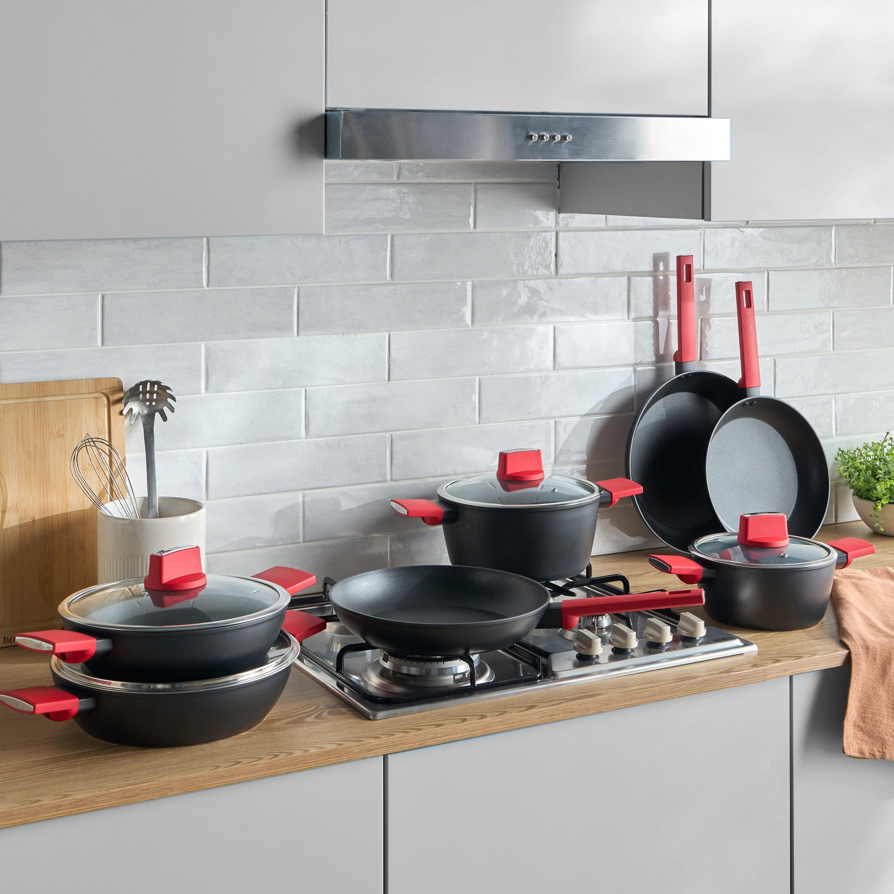 Betty Crocker Aluminium Induction Base Frying Pan - 2.7 L-household-kitchen-cookware-potsandpans-image-4
