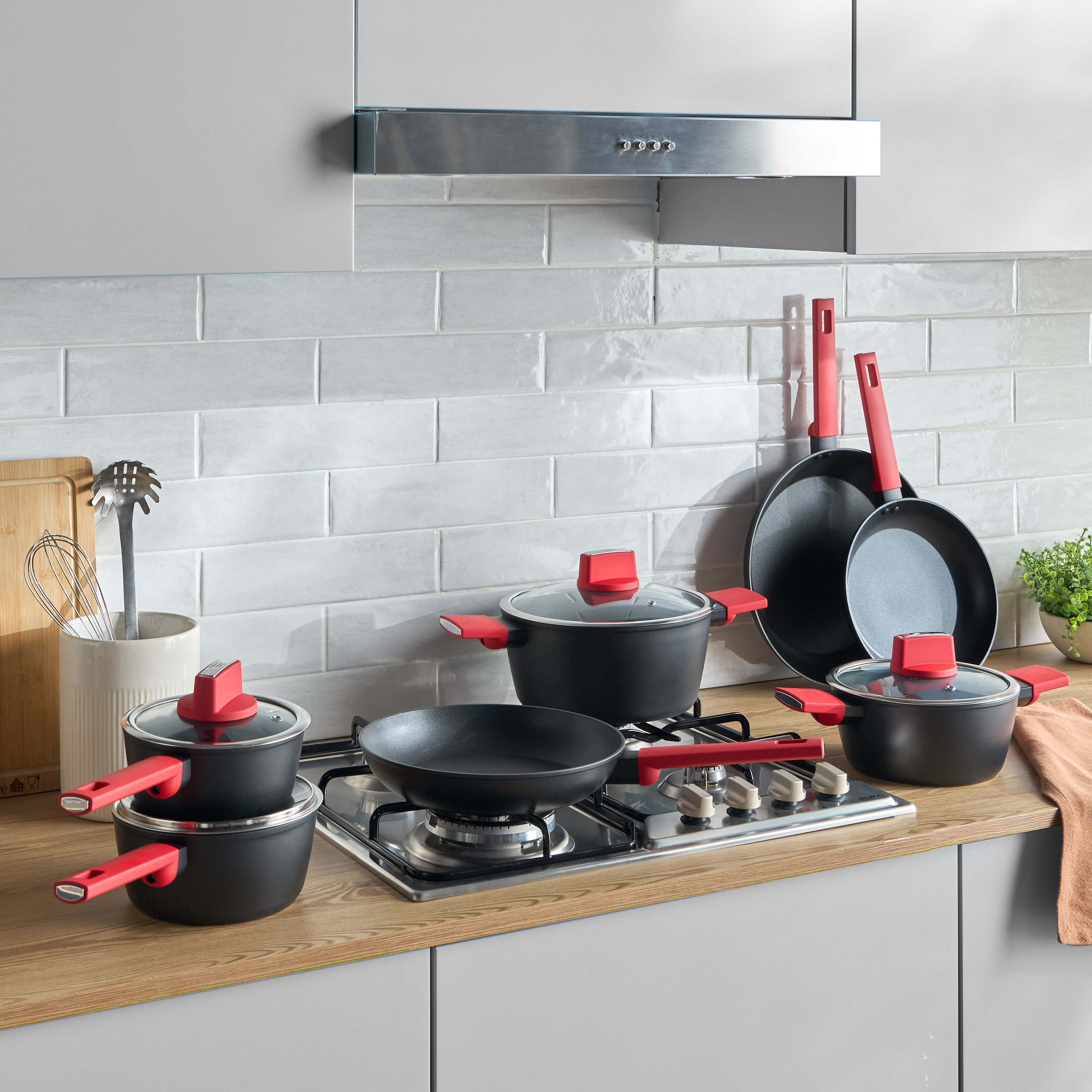 Betty Crocker Aluminium Induction Base Saucepan - 1.6 L-household-kitchen-cookware-potsandpans-image-4
