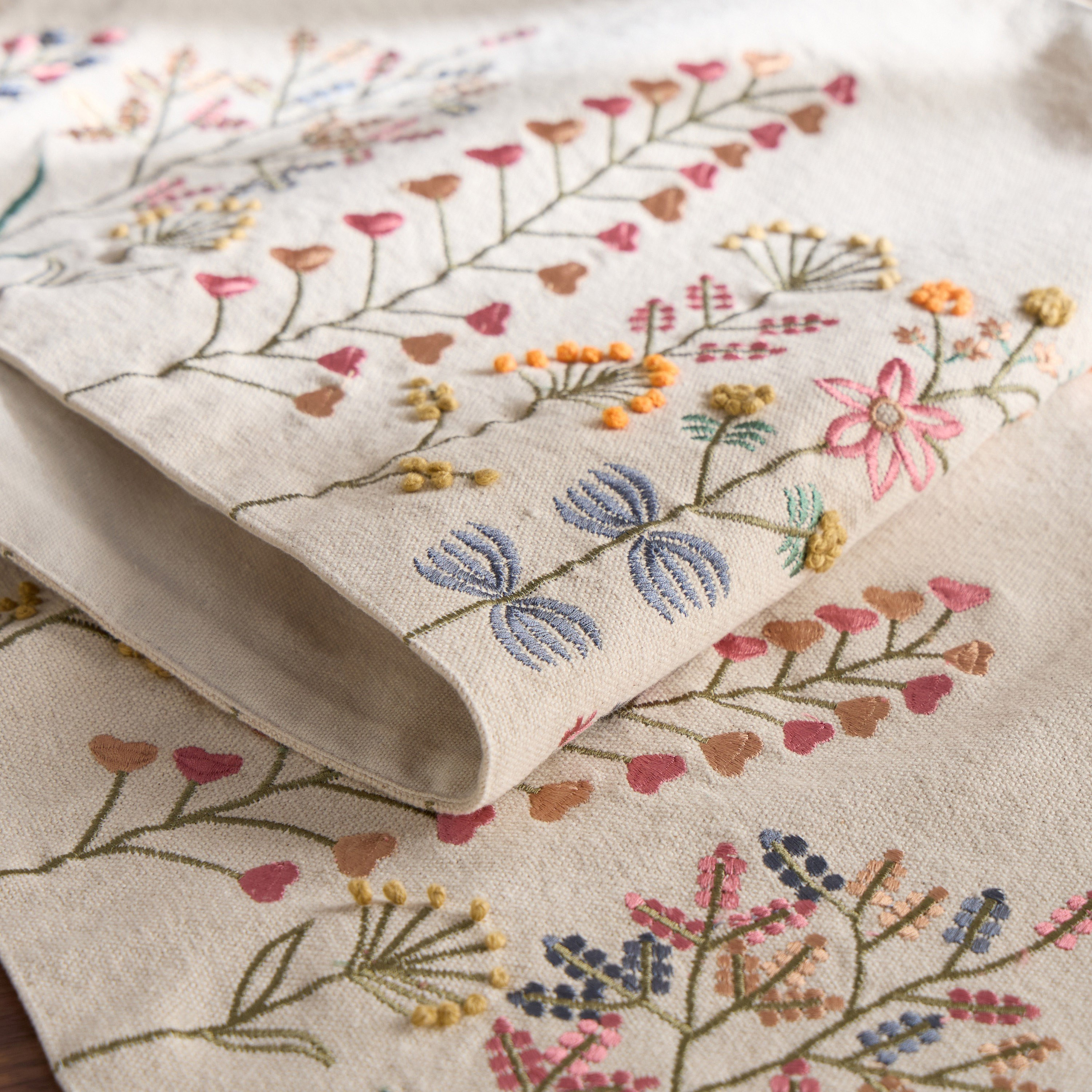 مفرش طاولة - جلوريا - 33x120 سم-household-dining-tablelinen-runnersandtablecovers-image-3