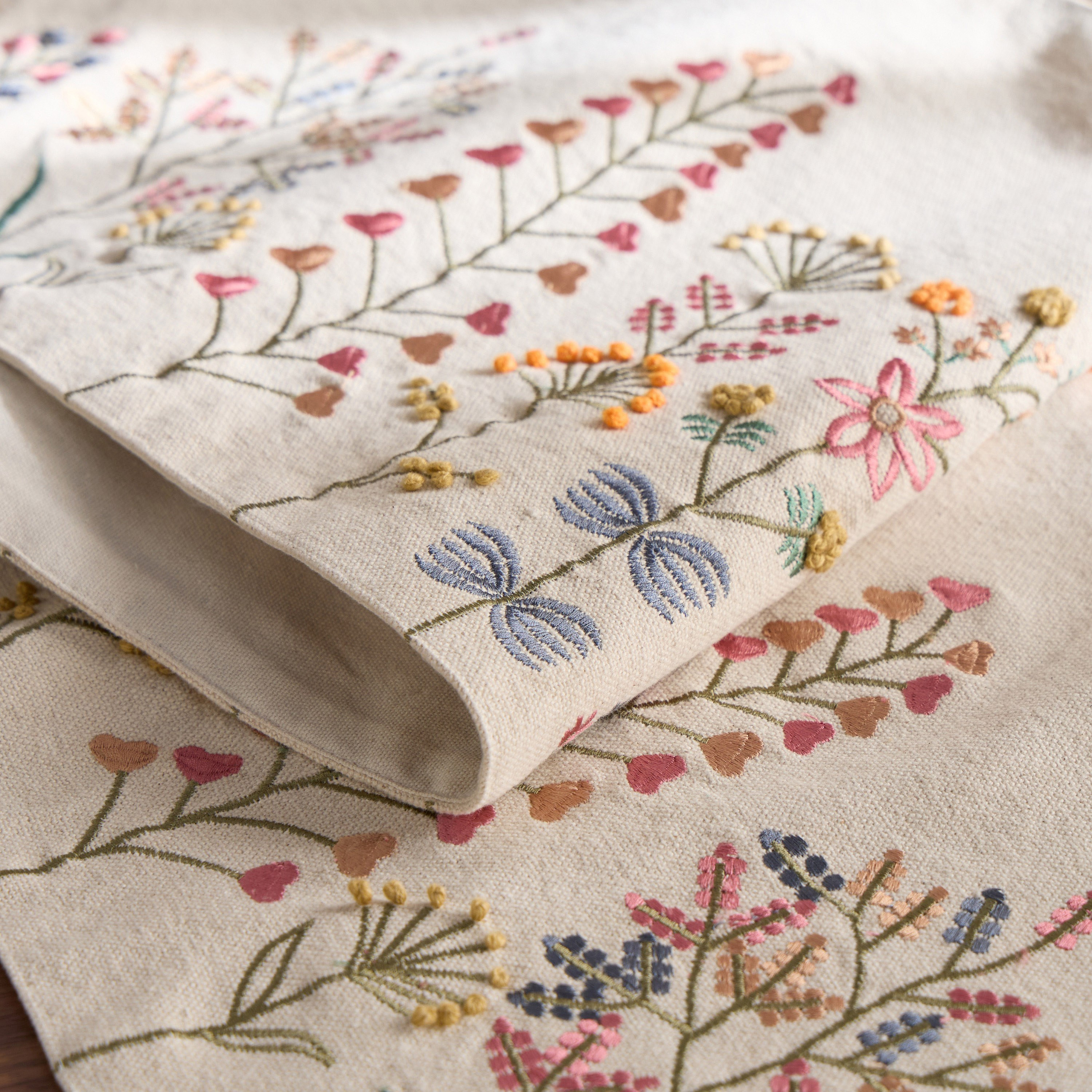 مفرش طاولة - جلوريا - 33x180 سم-household-dining-tablelinen-runnersandtablecovers-image-3