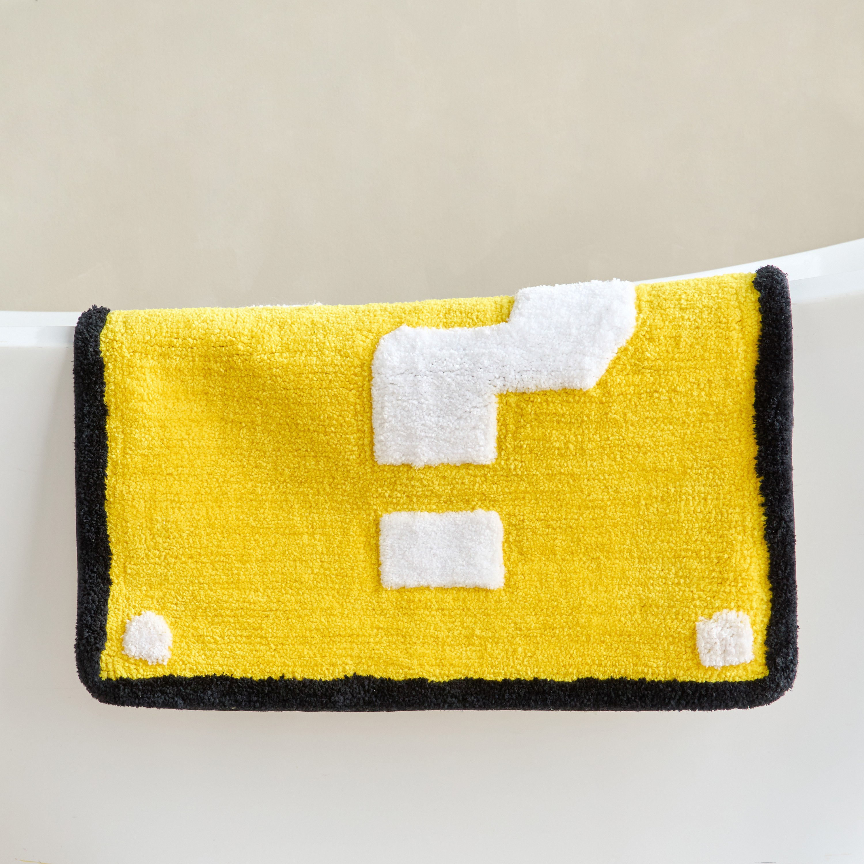 سجادة حمام قطنية بتصميم علامة استفهام - 65x65 سم-babyandkids-bathandstorage-bath-bathroomaccessories-image-2