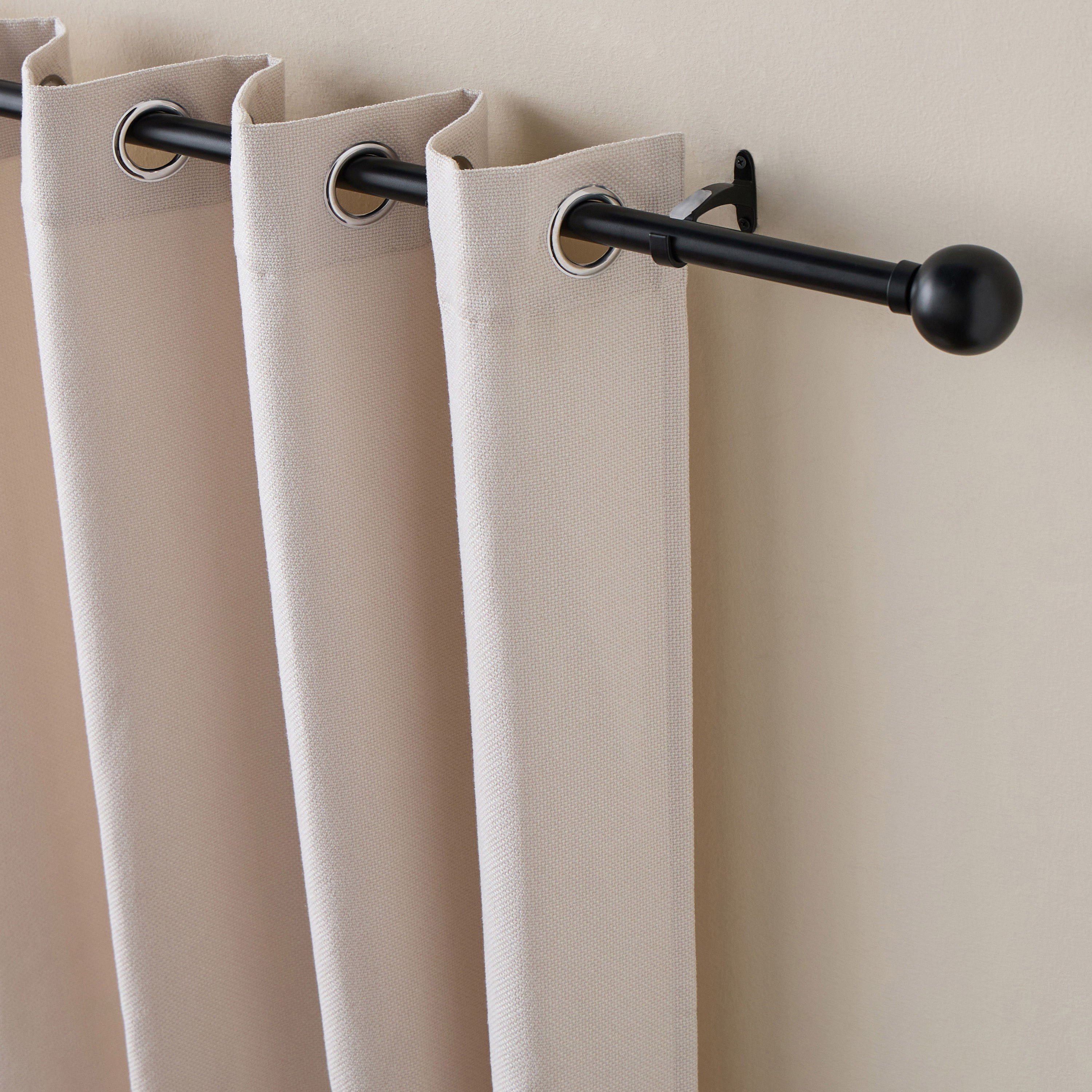 عمود ستارة فردي قابل للتمديد - أونكس - 76-210 سم-household-windows-curtainrodsandaccessories-curtainrods-image-1