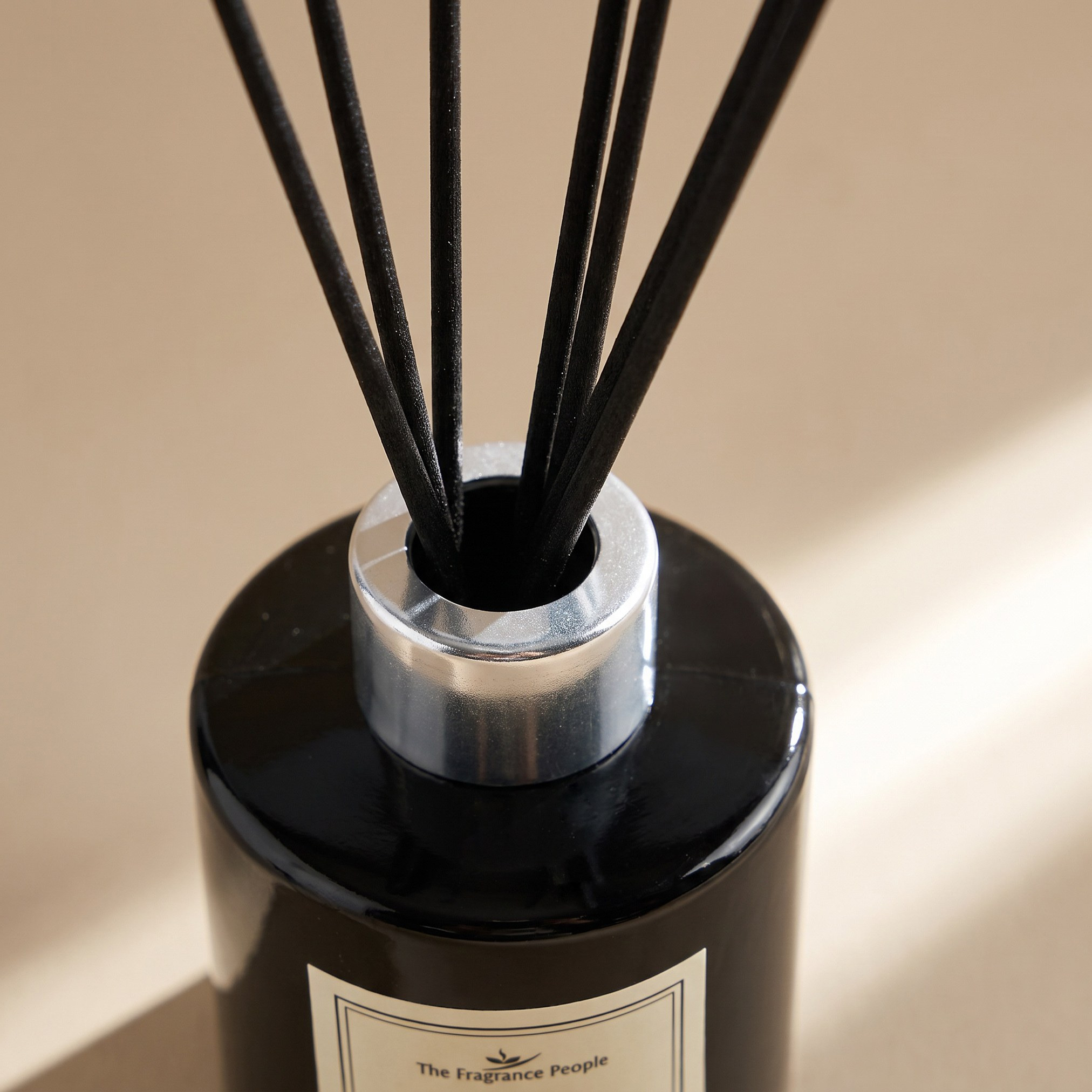 Boutique Oud Amber Jar Candle and Reed Diffuser Gift Set-household-homefragrance-fragrancegiftset-image-3