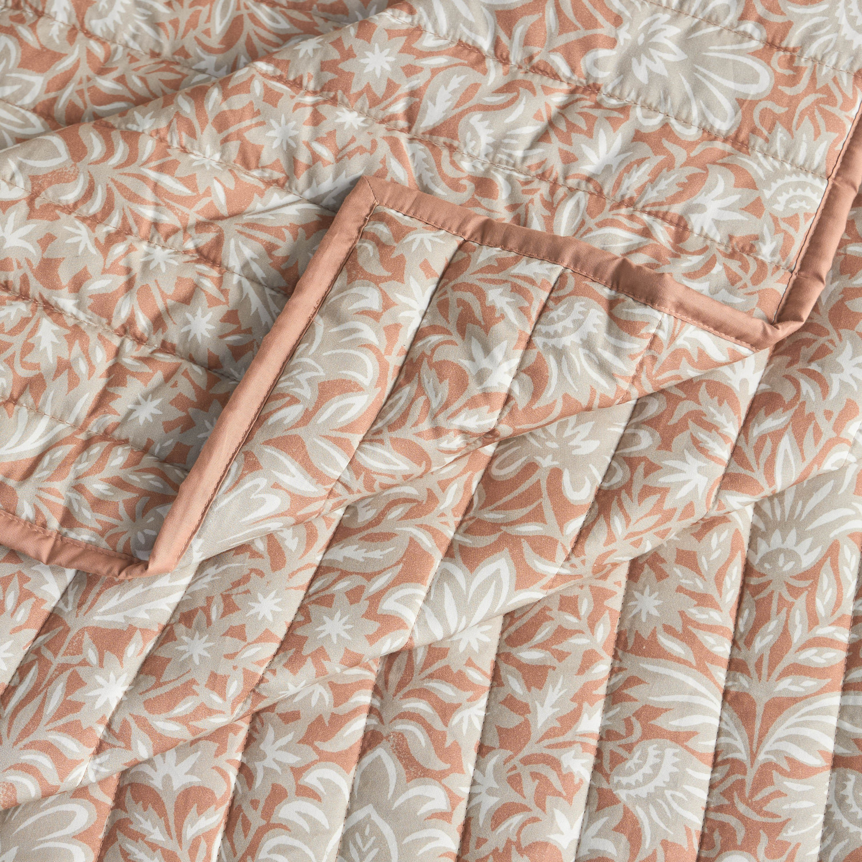 Atelier Vitoria Cotton Super King Quilt - 240x260 cm-household-bedding-comfortersandbedspreads-bedspreads-image-4