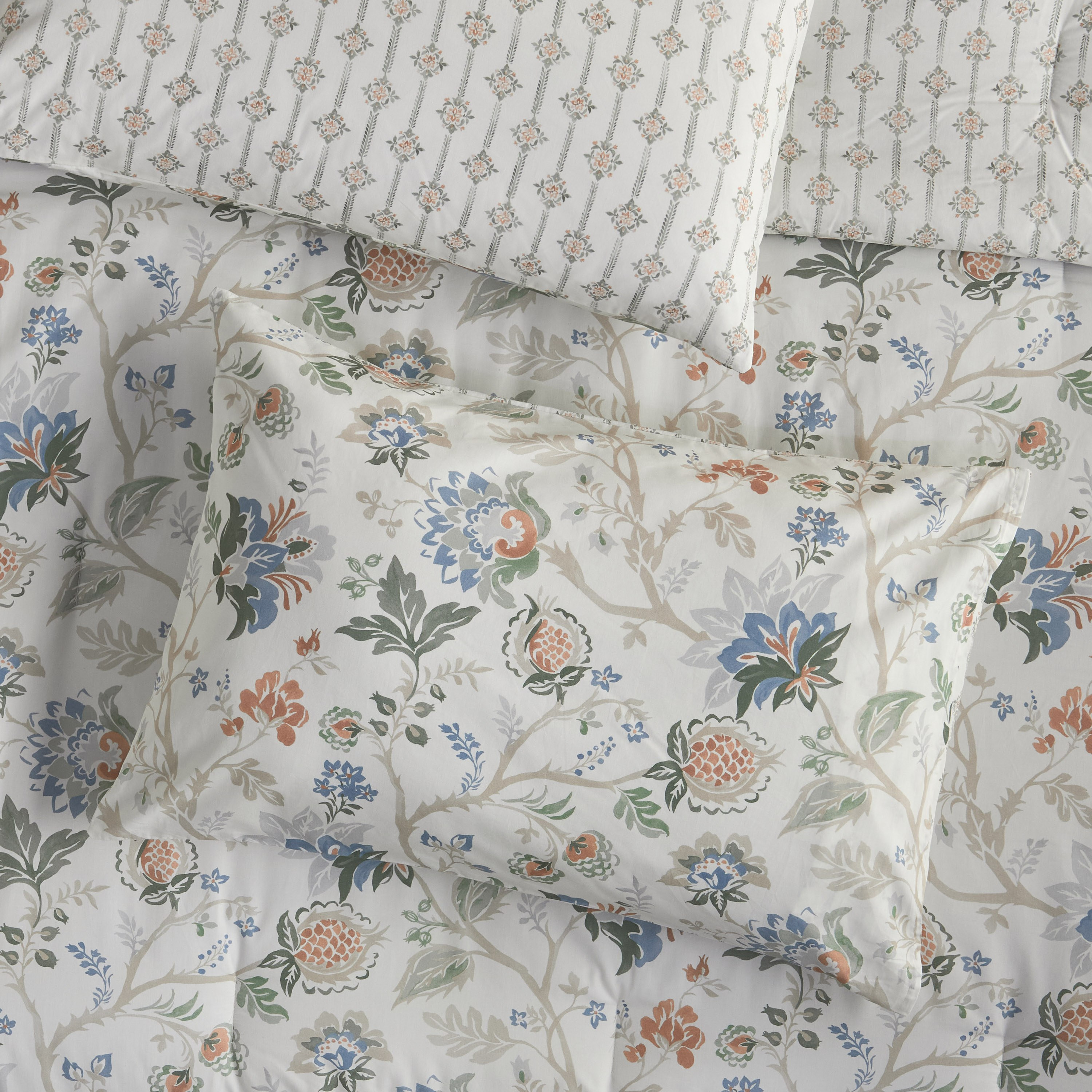 Atelier Vitoria Floral Print 3-Piece Super King Comforter Set - 240x260 cm-household-bedding-comfortersandbedspreads-comforters-image-3