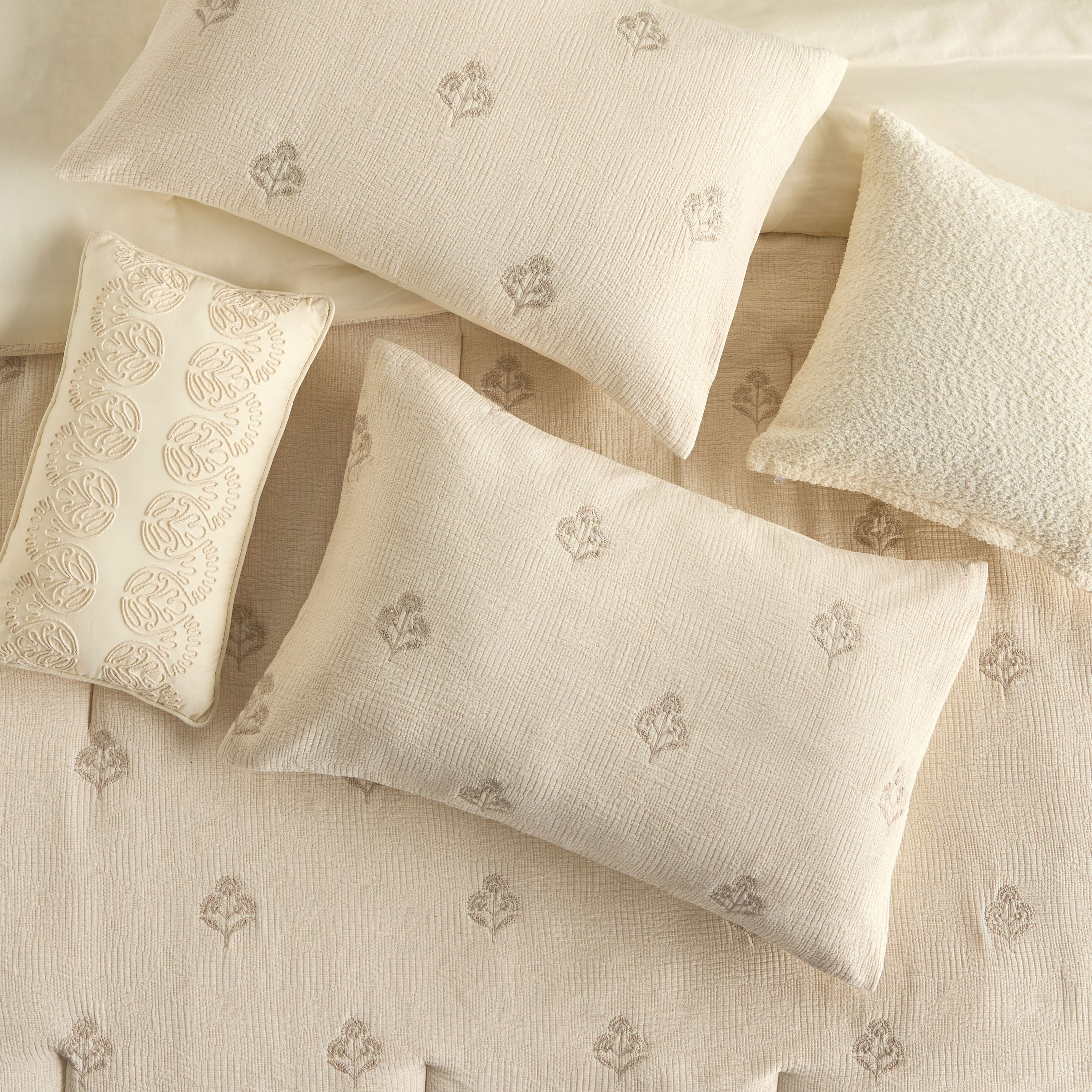 Oso Cotton Embroidered 6-Piece Super King Comforter Set - 240x260 cm-household-bedding-comfortersandbedspreads-bedinabag-image-3