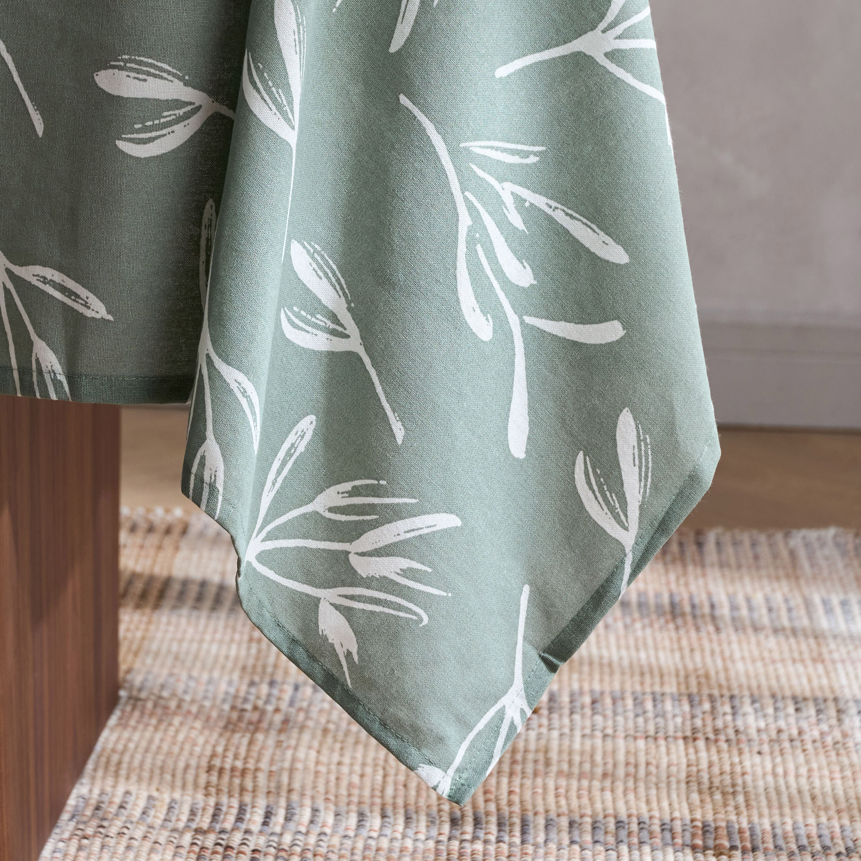 مفرش طاولة - جلوريا - 180x300 سم-household-dining-tablelinen-runnersandtablecovers-image-2