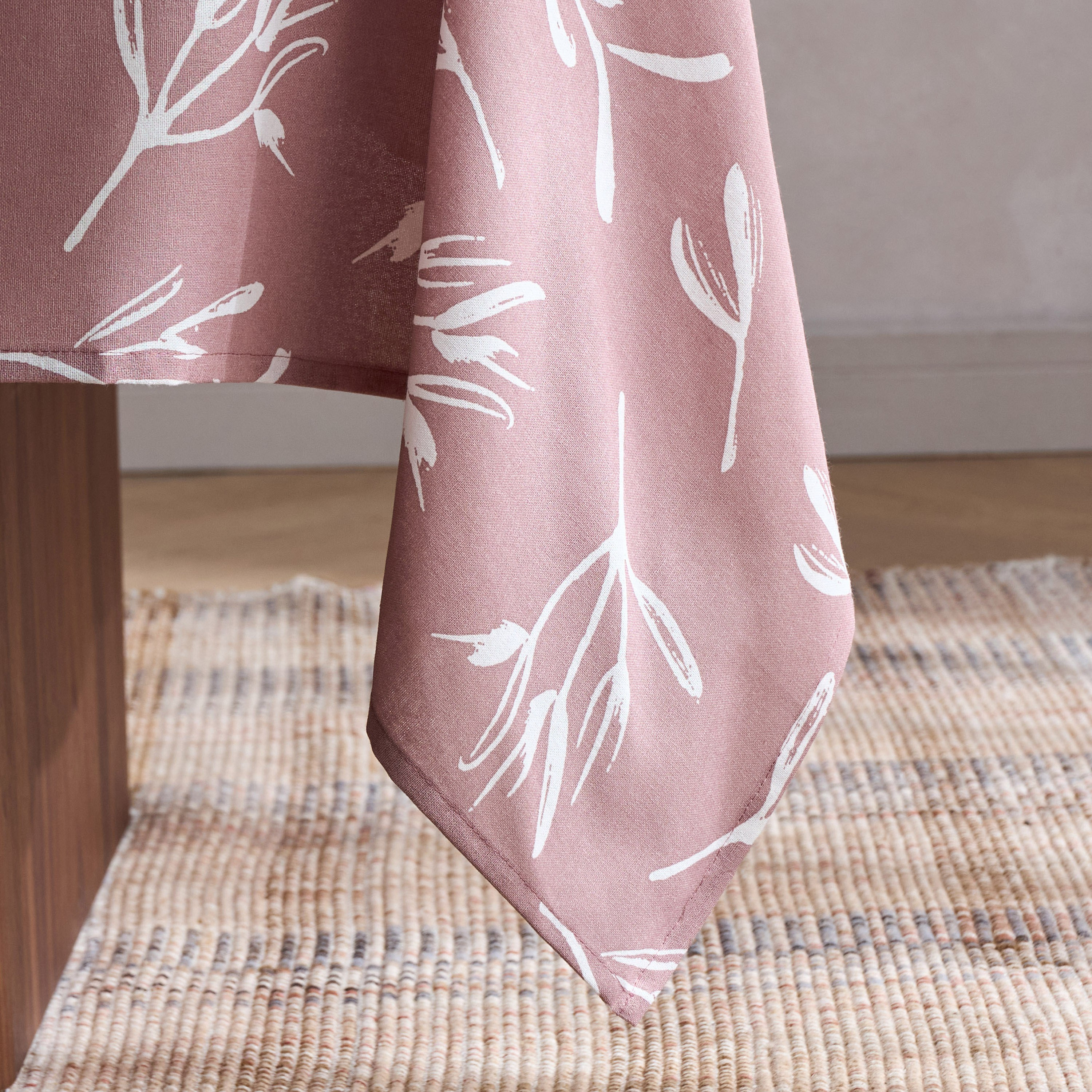 مفرش طاولة - جلوريا - 180x300 سم-household-dining-tablelinen-runnersandtablecovers-image-2