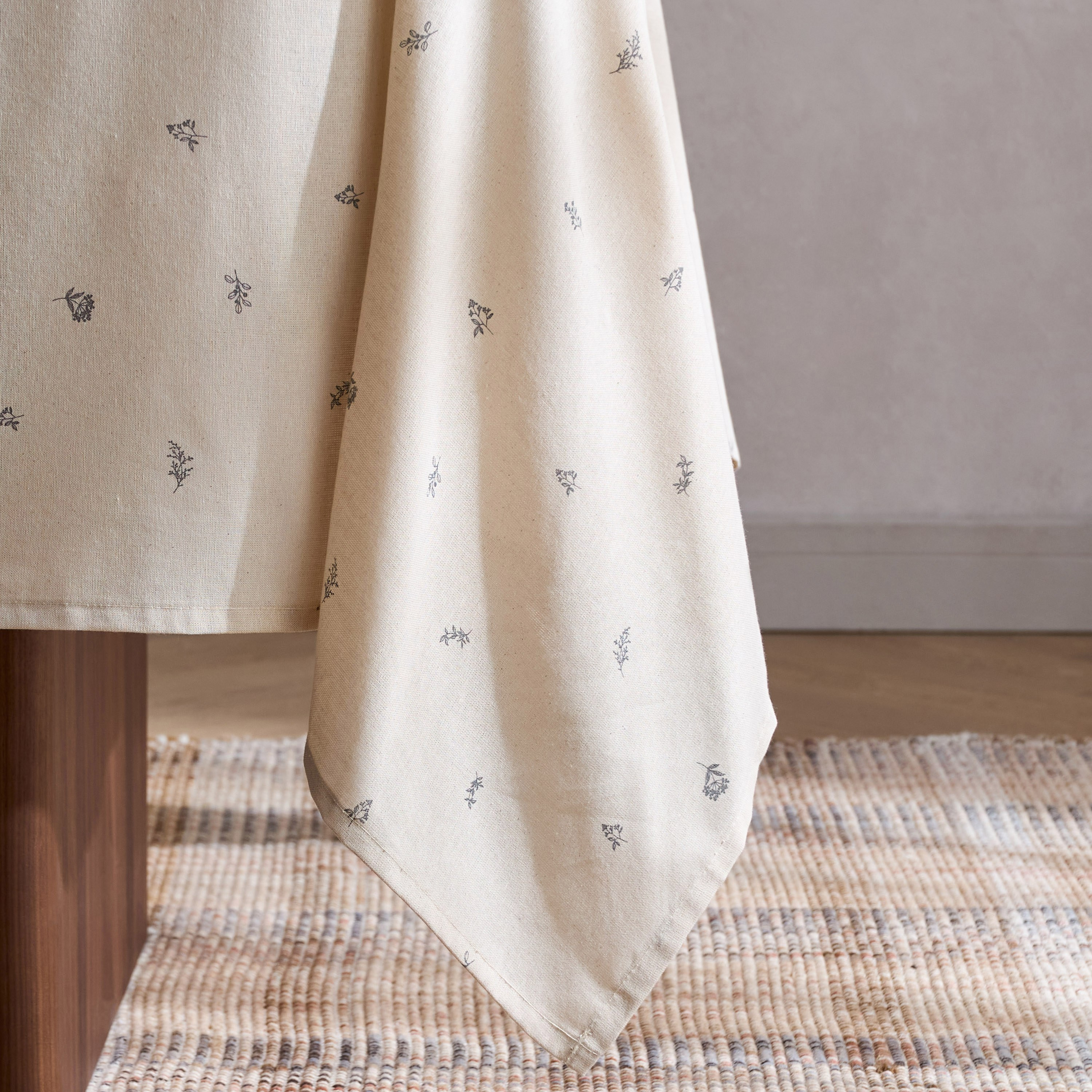 مفرش طاولة - تيرا - 150x250 سم-household-dining-tablelinen-runnersandtablecovers-image-2