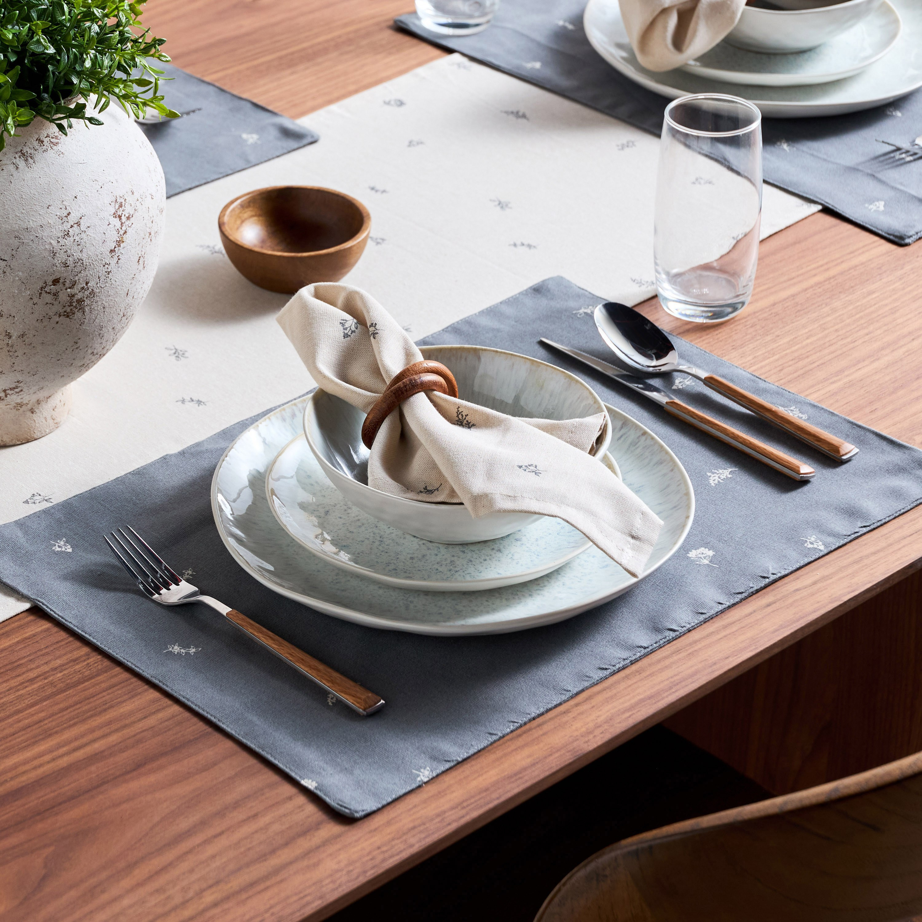 مفرش طاولة - تيرا - 33x180 سم-household-dining-tablelinen-runnersandtablecovers-image-4