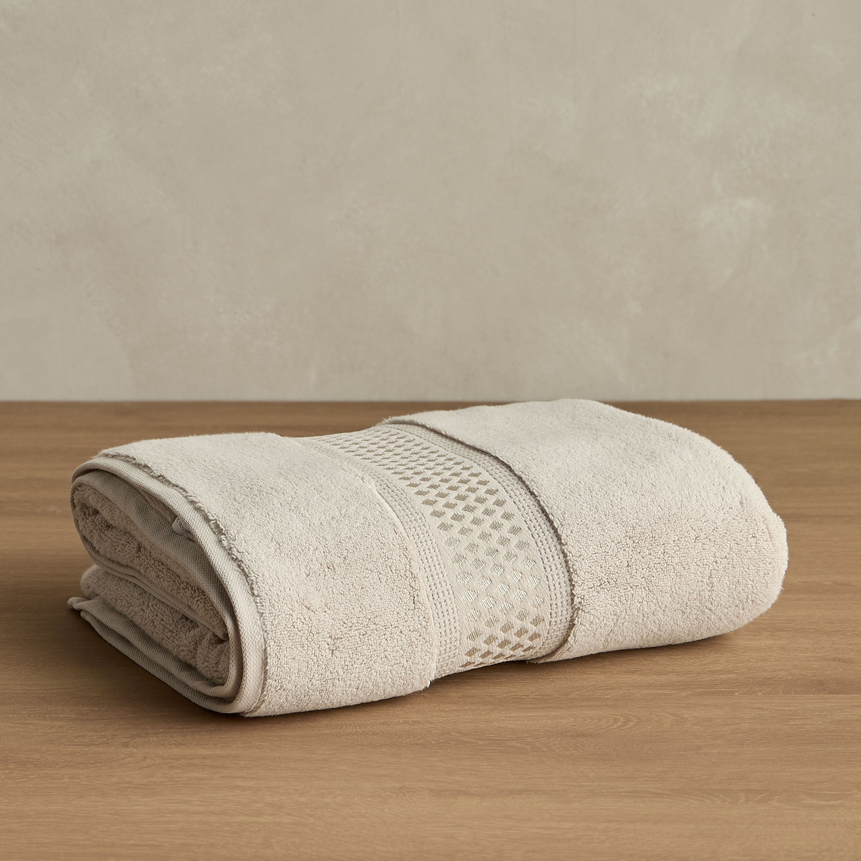 منشفة حمام كبيرة من القطن التركي بوزن 750 جرامًا لكل متر مربع - ذا وايت ستوديو - 90x150 سم-household-bathandlaundry-bathlinen-towels-image-1