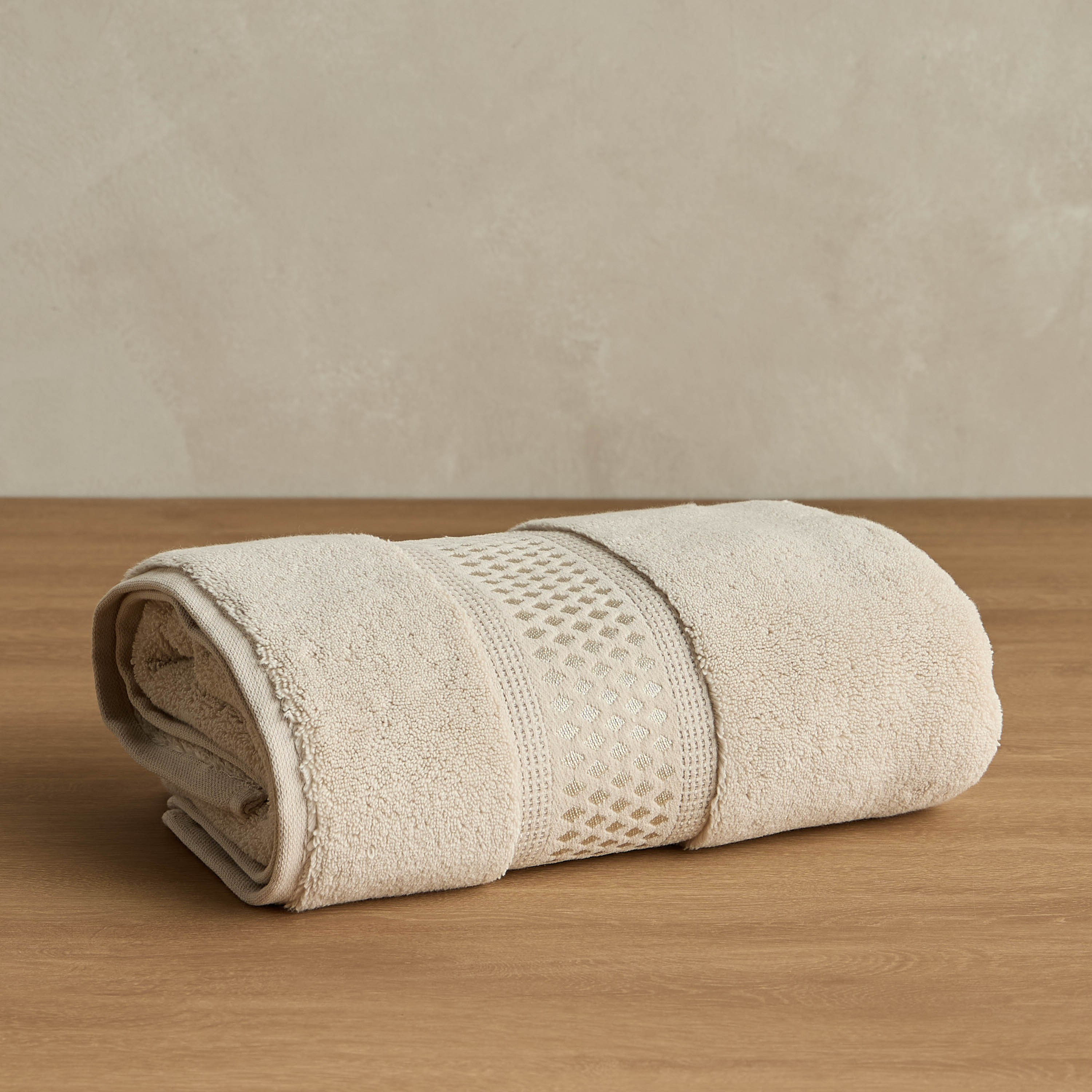 منشفة حمام من القطن التركي بوزن 750 جرامًا لكل متر مربع - ذا وايت ستوديو - 70x140 سم-household-bathandlaundry-bathlinen-towels-image-1