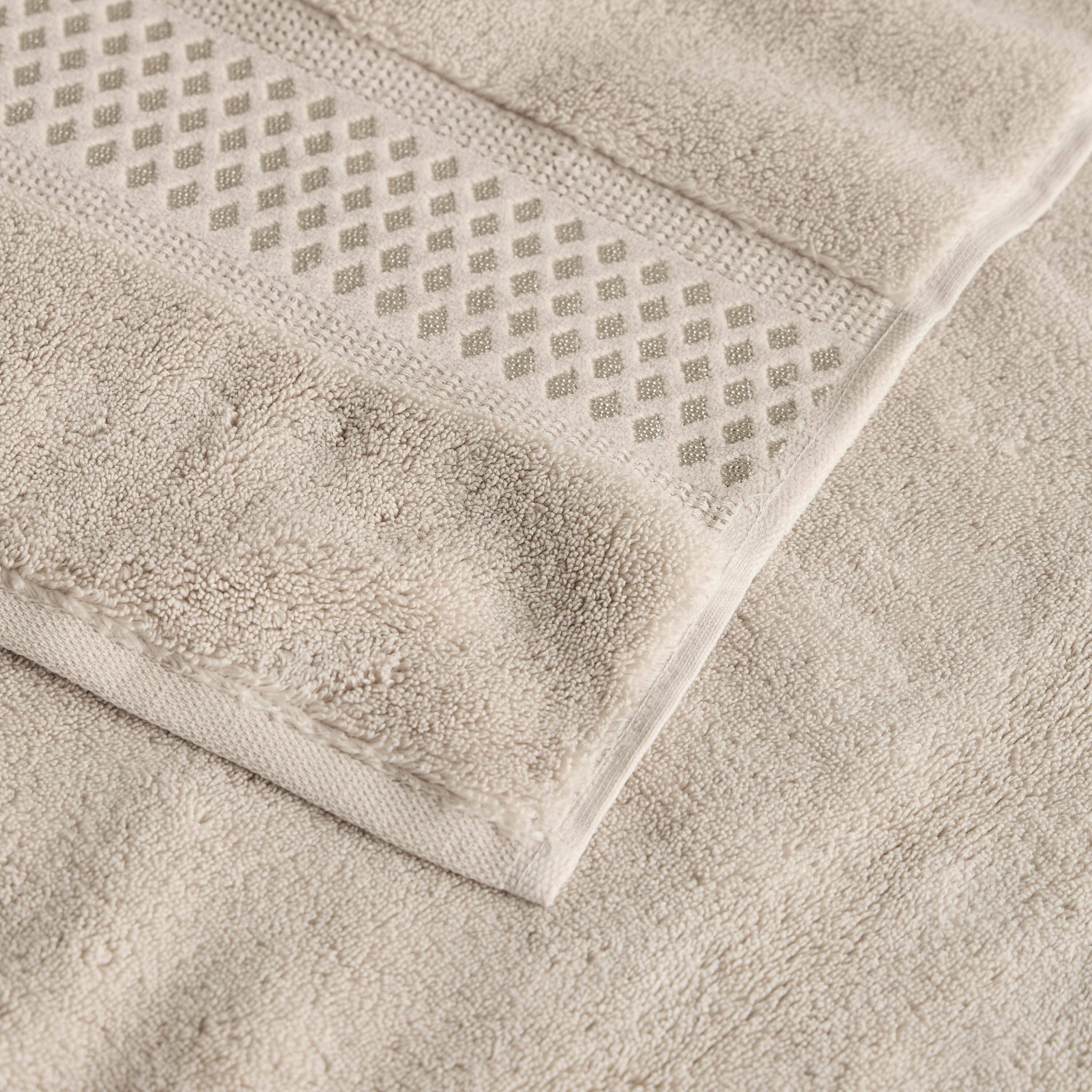 منشفة حمام من القطن التركي بوزن 750 جرامًا لكل متر مربع - ذا وايت ستوديو - 70x140 سم-household-bathandlaundry-bathlinen-towels-image-3