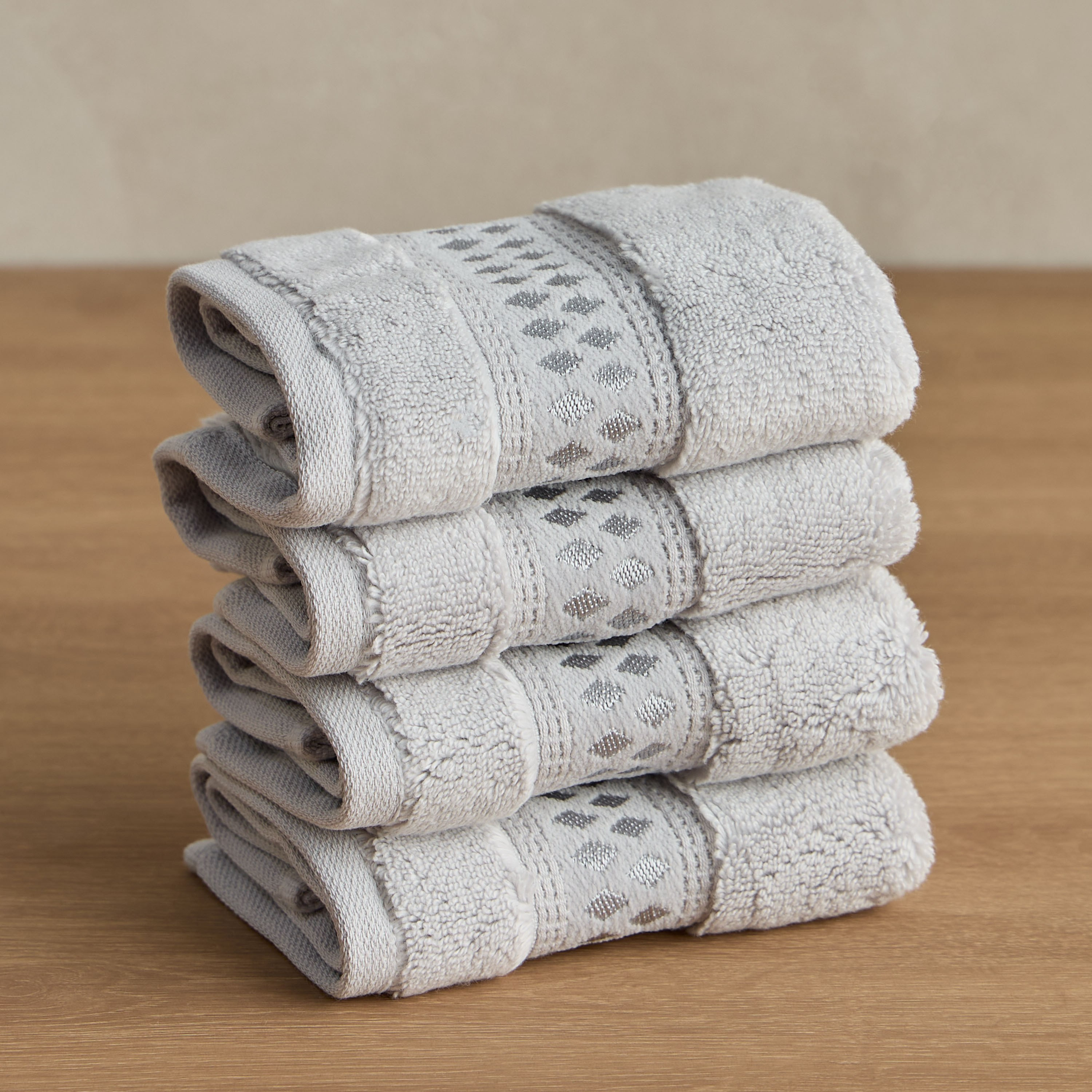 طقم مناشف صغيرة قطن تركي 4 قطع بوزن 750 جرامًا لكل متر مربع - ذا وايت ستوديو - 30x30 سم-household-bathandlaundry-bathlinen-towels-image-1