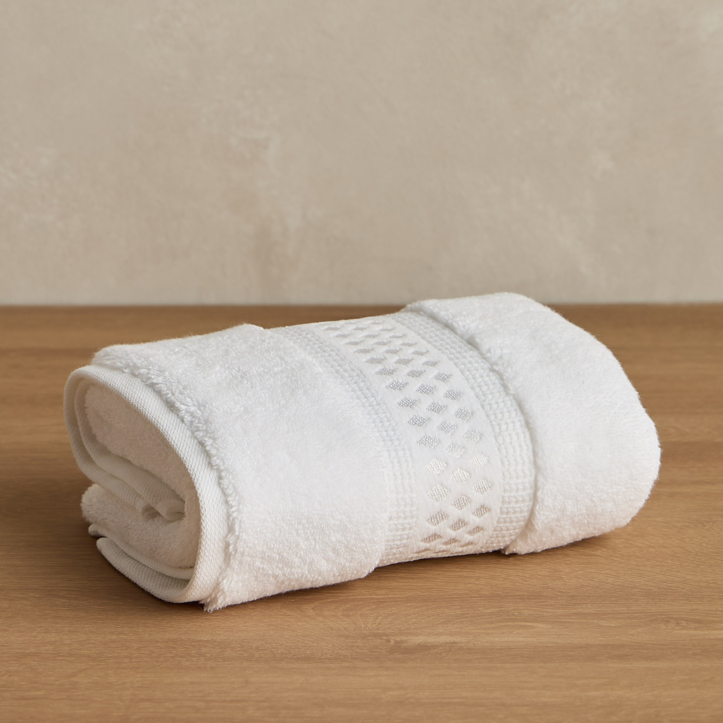 منشفة يد قطن تركي بوزن 750 جرامًا لكل متر مربع - ذا وايت ستوديو - 50x90 سم-household-bathandlaundry-bathlinen-towels-image-1