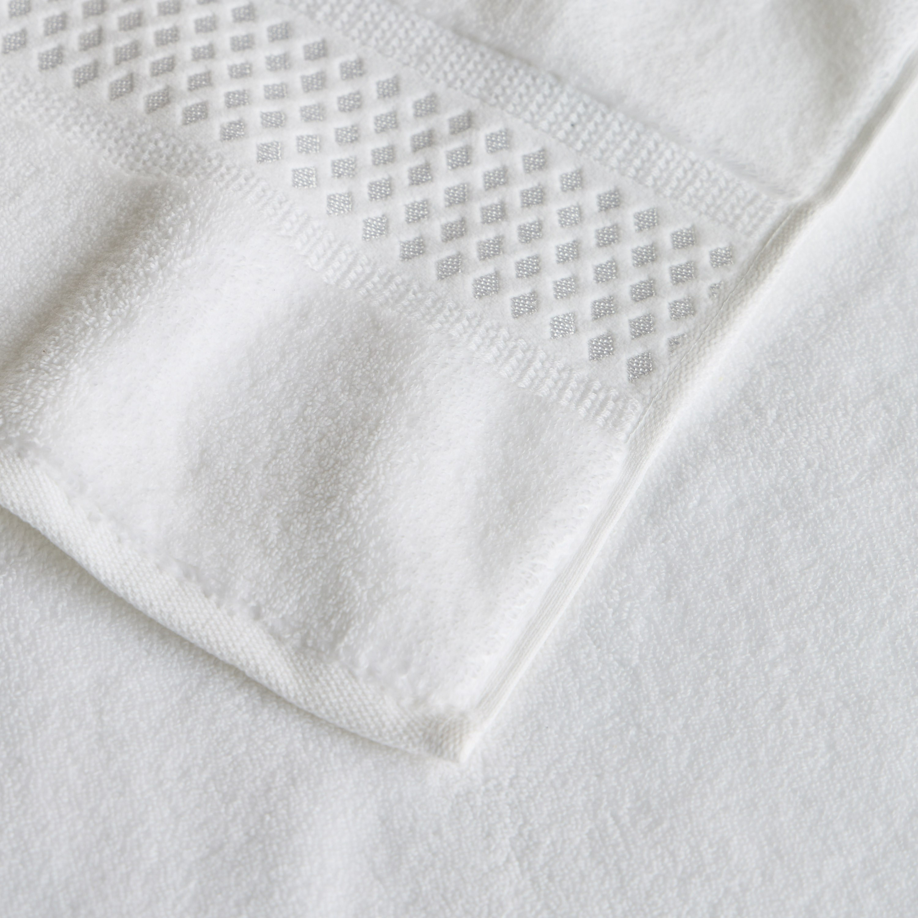 منشفة يد قطن تركي بوزن 750 جرامًا لكل متر مربع - ذا وايت ستوديو - 50x90 سم-household-bathandlaundry-bathlinen-towels-image-3