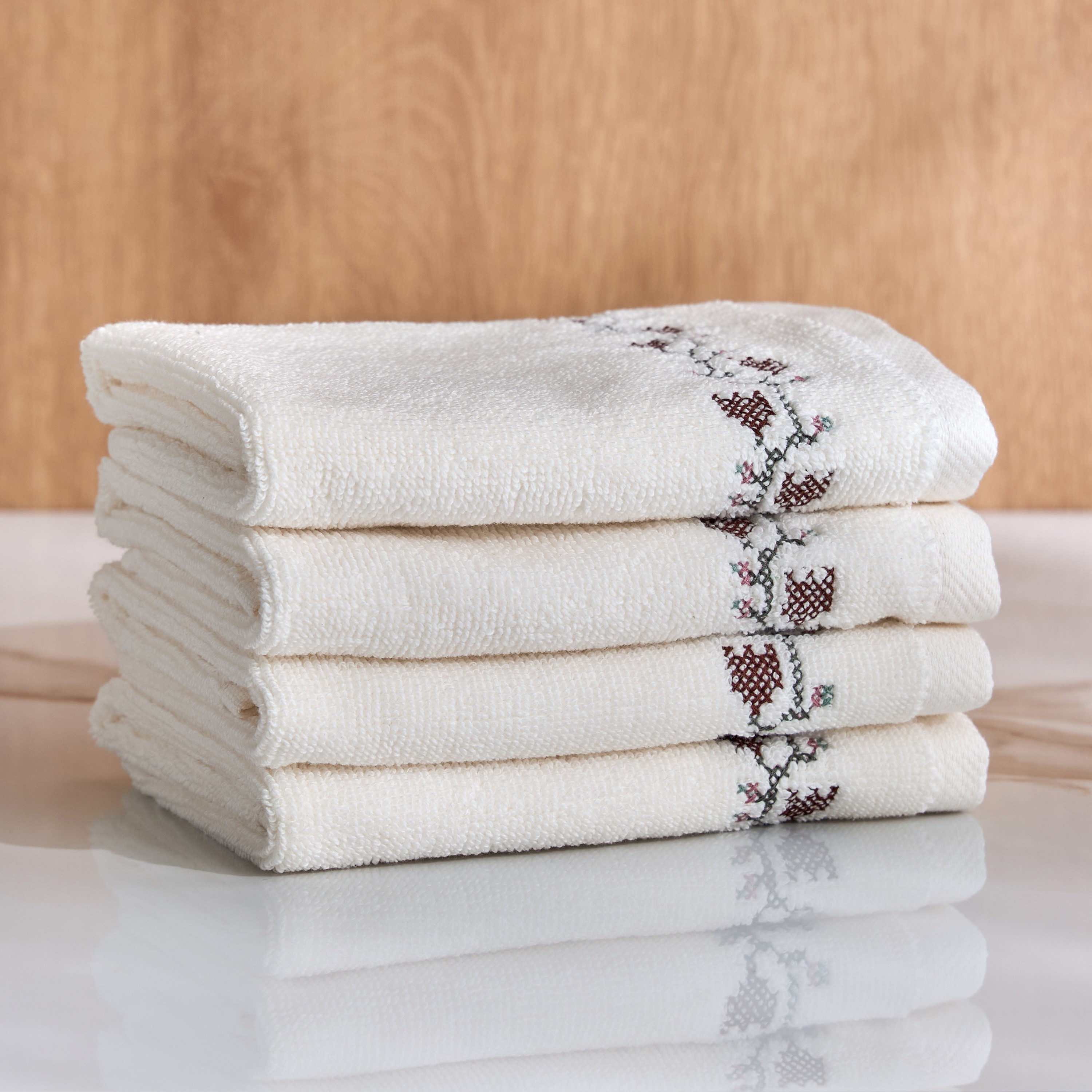 طقم مناشف صغيرة من القطن التركي 550 جرام لكل متر مربع 4 قطع - إمبر - 30×30 سم-household-bathandlaundry-bathlinen-towels-image-1