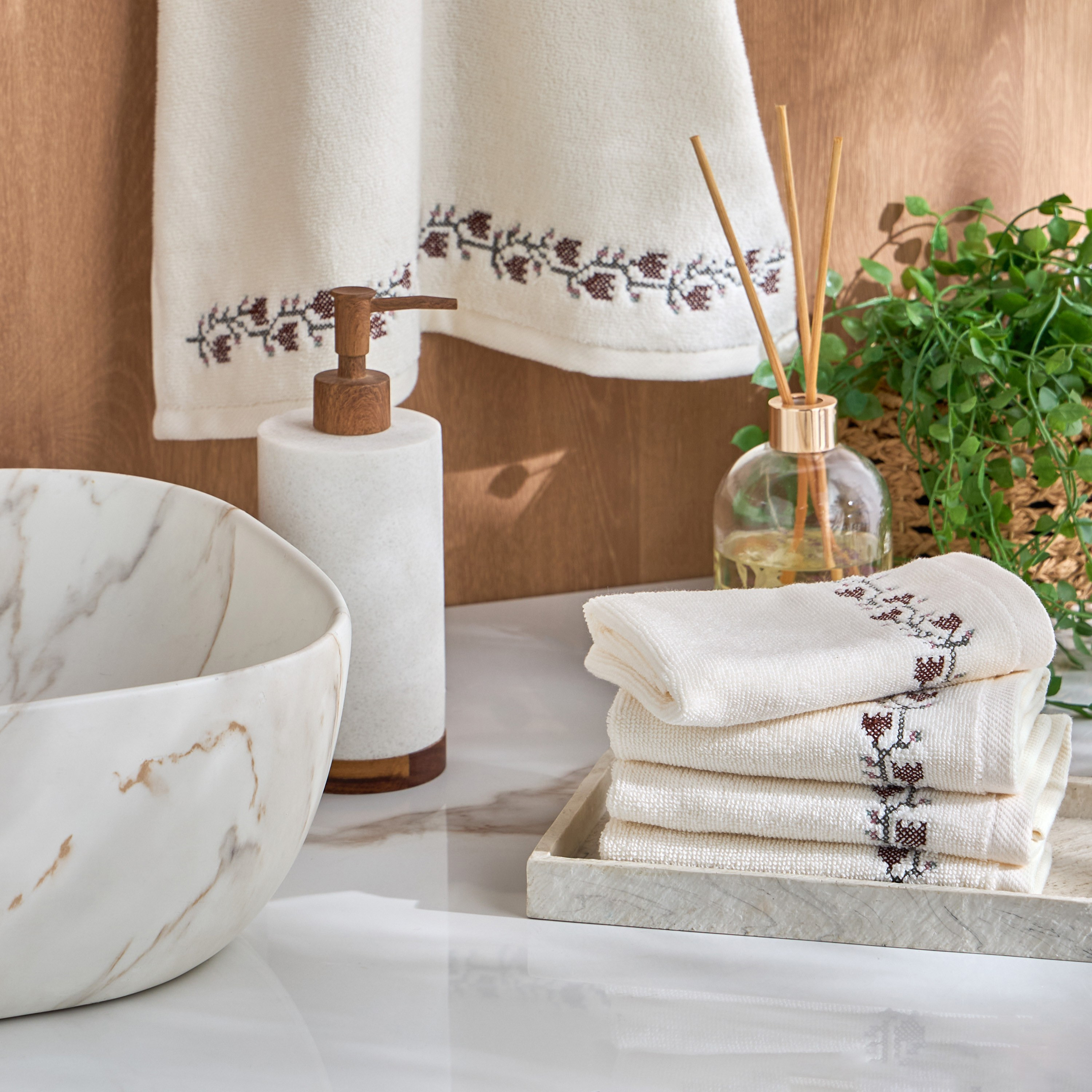 طقم مناشف صغيرة من القطن التركي 550 جرام لكل متر مربع 4 قطع - إمبر - 30×30 سم-household-bathandlaundry-bathlinen-towels-image-5