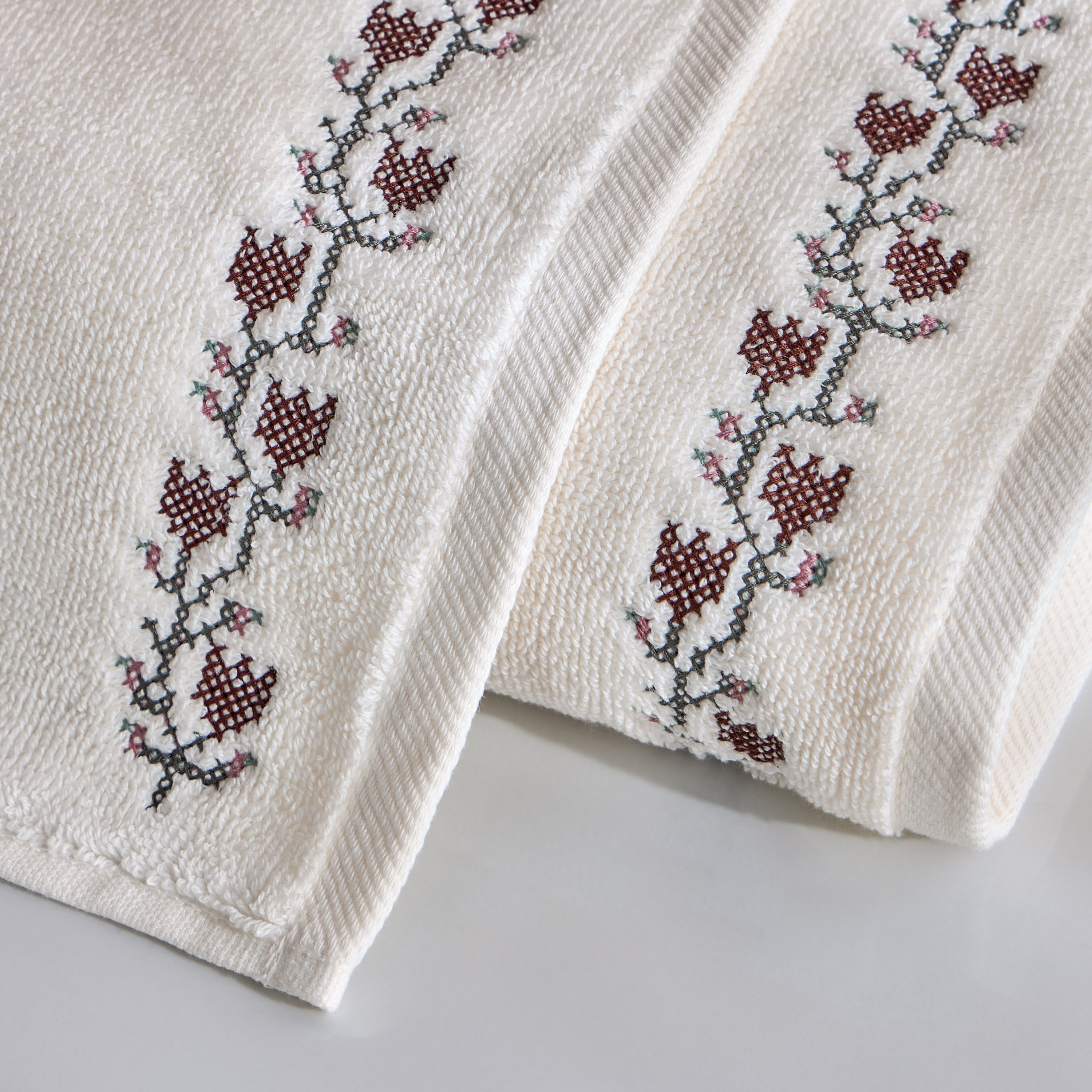 طقم مناشف يد 2 قطعة من القطن التركي 550 جي إس إم - إمبر - 50×90 سم-household-bathandlaundry-bathlinen-towels-image-2