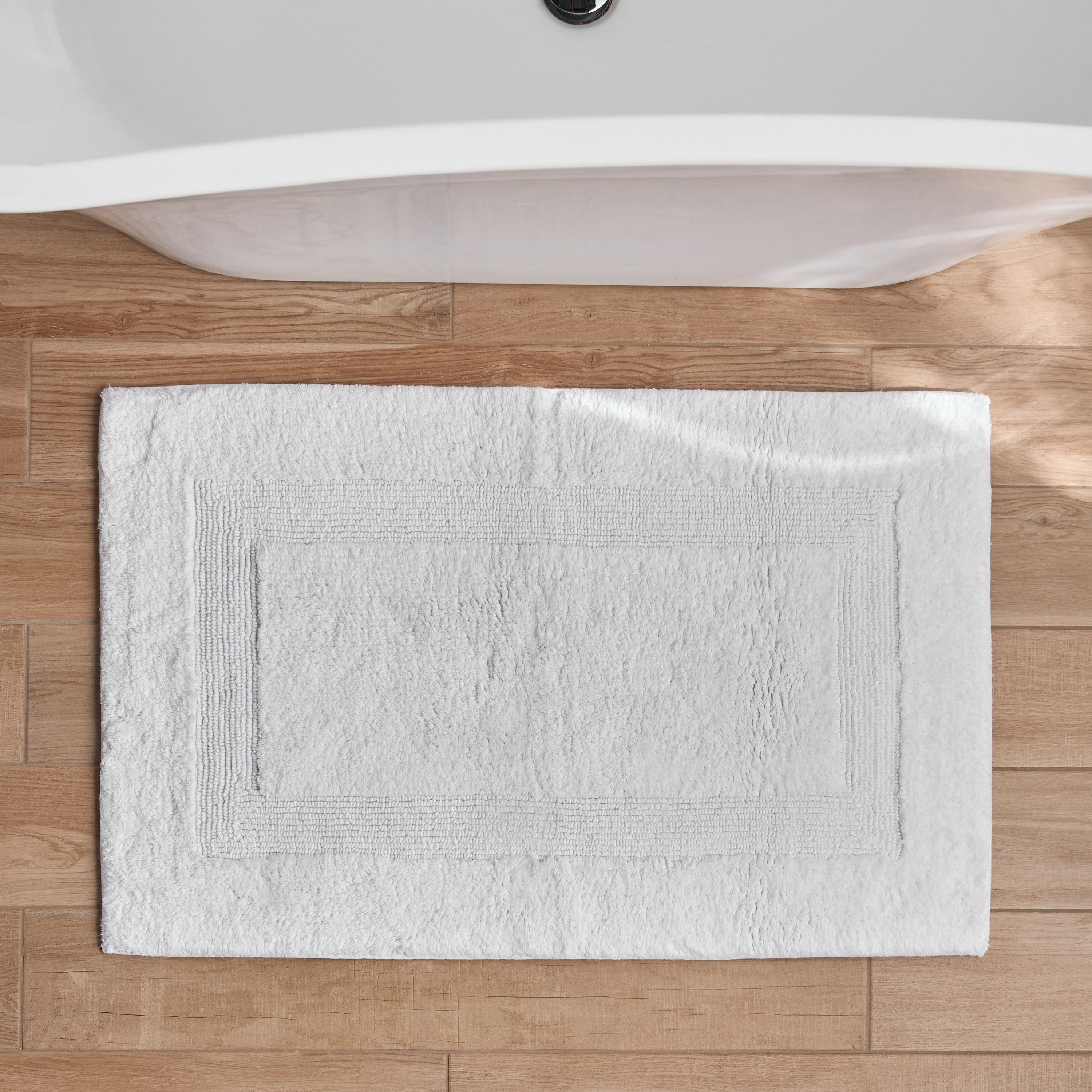 The White Studio Varsailles Bath Mat - 60x90 cm-household-bathandlaundry-bathlinen-bathmatsandtubmats-image-1