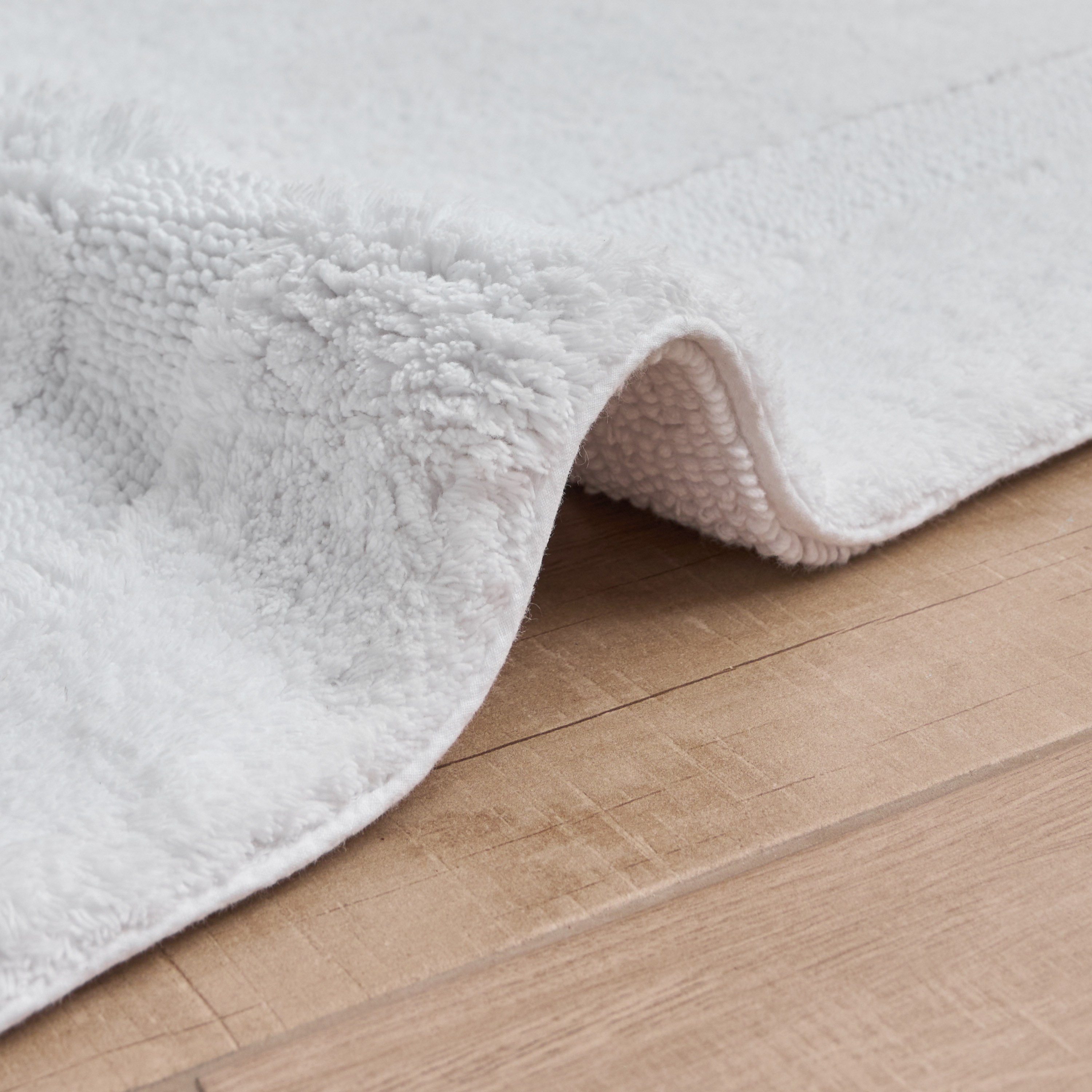 The White Studio Varsailles Bath Mat - 70x120 cm-household-bathandlaundry-bathlinen-bathmatsandtubmats-image-3