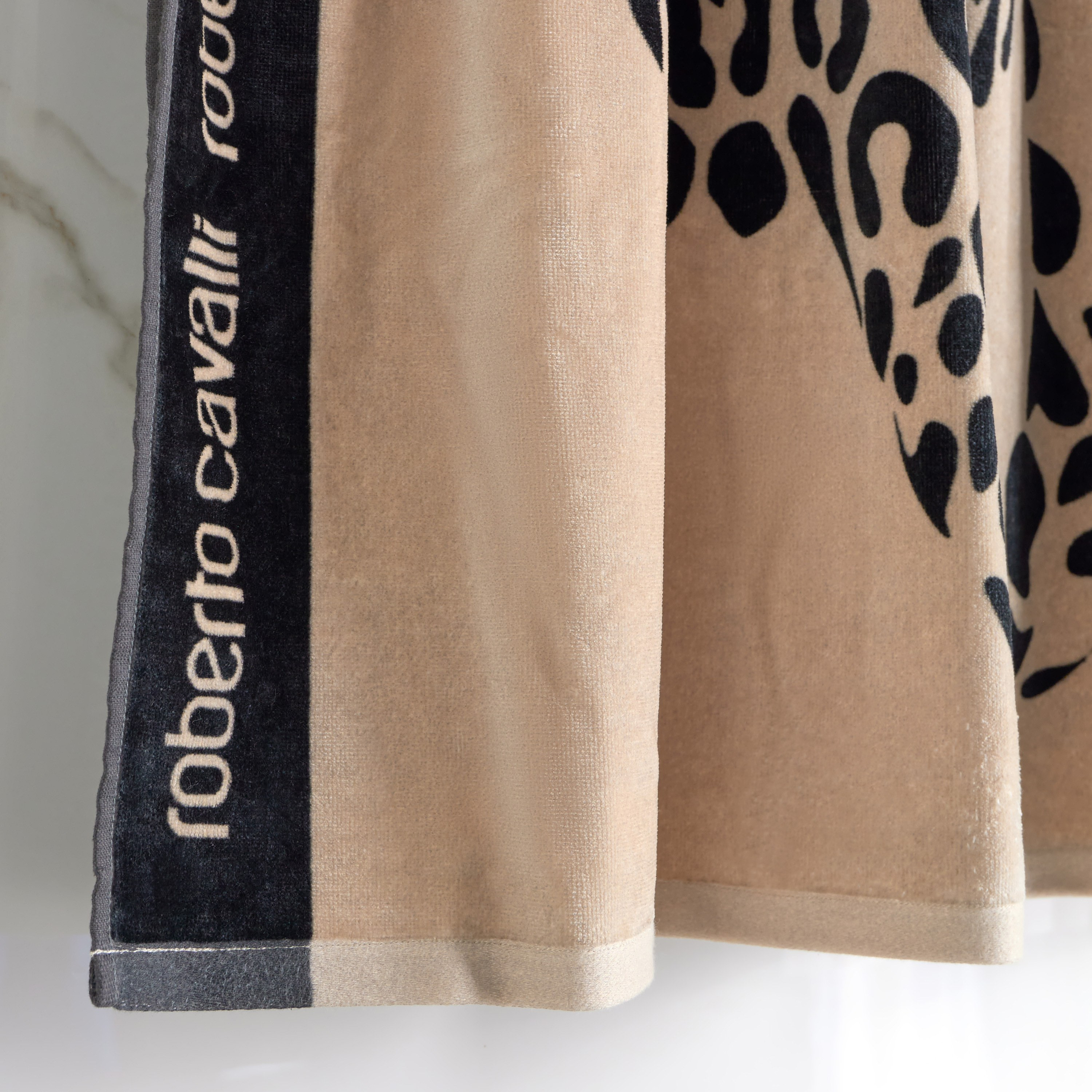 Roberto Cavalli 550 GSM Cotton Beach Towel - 100x180 cm-household-bathandlaundry-bathlinen-towels-image-3