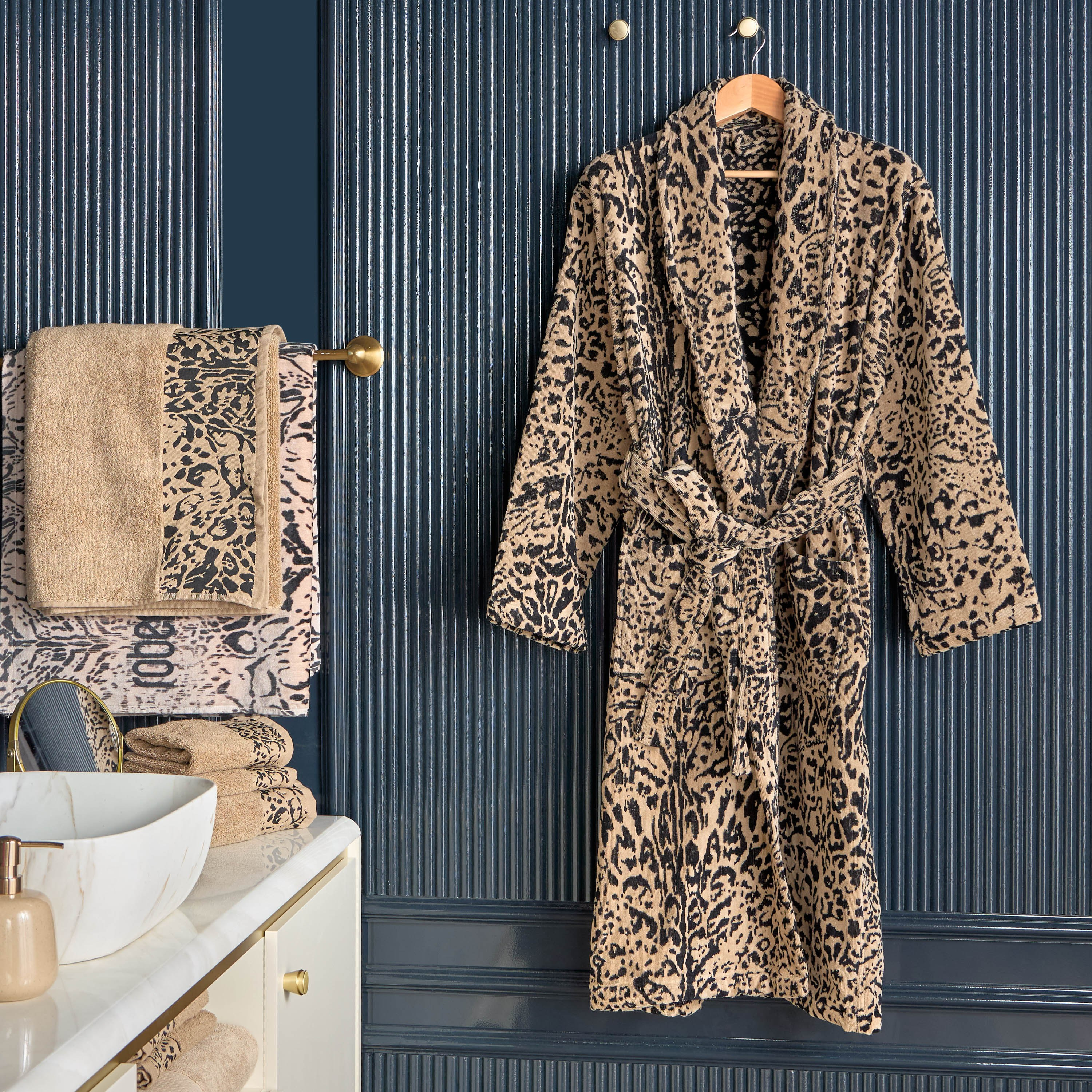 Roberto Cavalli Lynx 550 GSM Cotton Bath Towel - 70x140 cm-household-bathandlaundry-bathlinen-towels-image-4