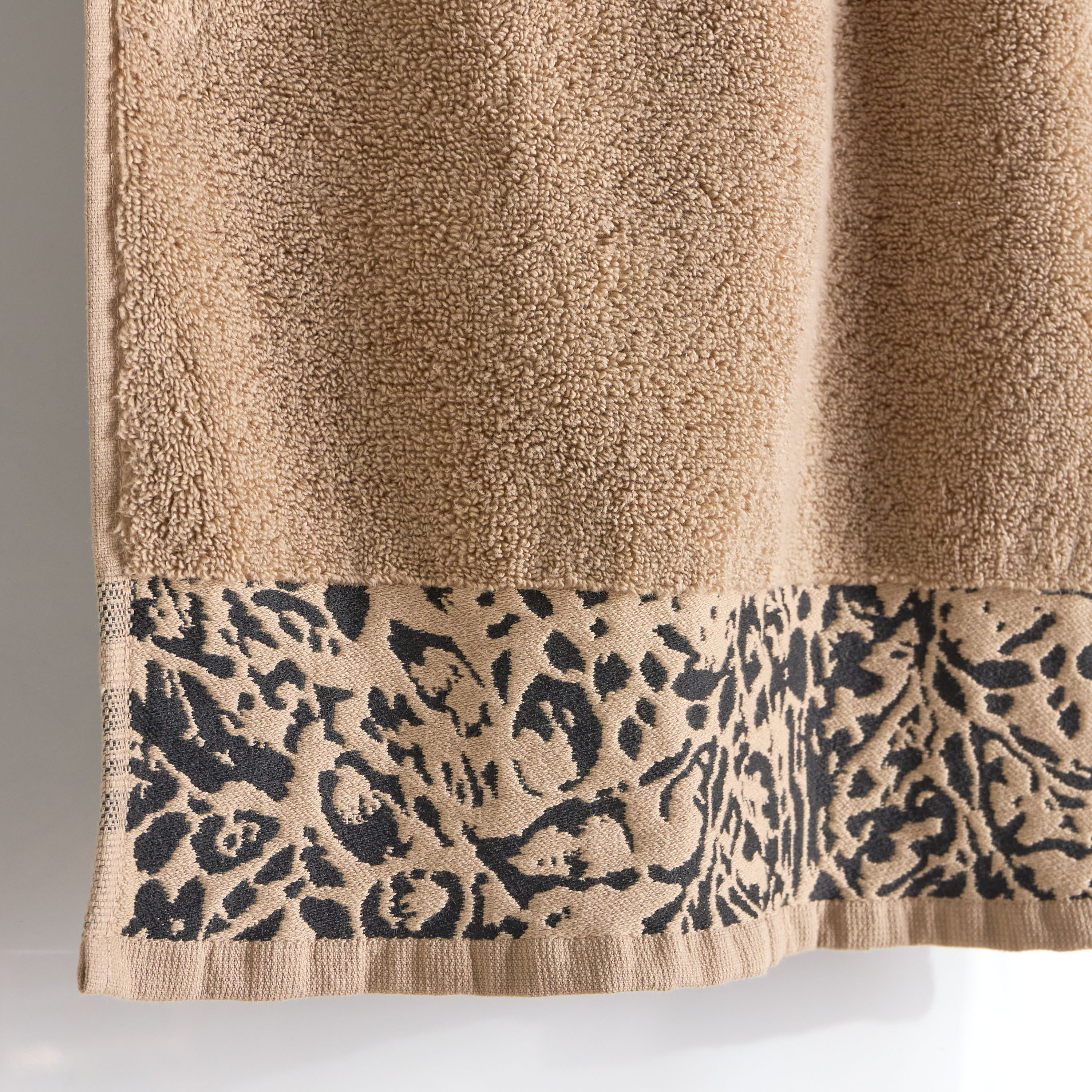 Roberto Cavalli Lynx 550 GSM Cotton Hand Towel - 50x90 cm-household-bathandlaundry-bathlinen-towels-image-2