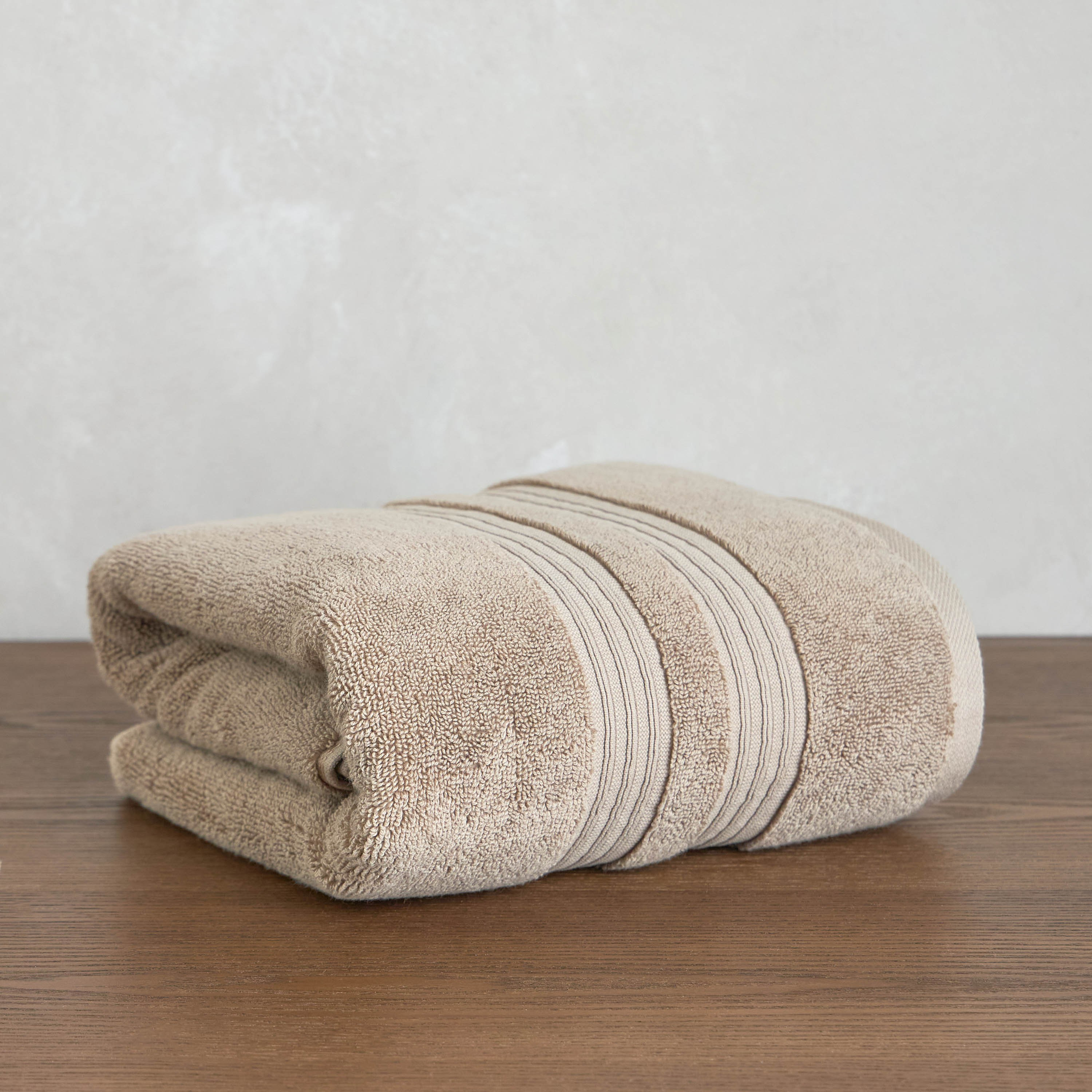 منشفة حمام قطنية بكثافة 650 جرام لكل متر مربع - ريتريت - 70×140 سم-household-bathandlaundry-bathlinen-towels-image-1
