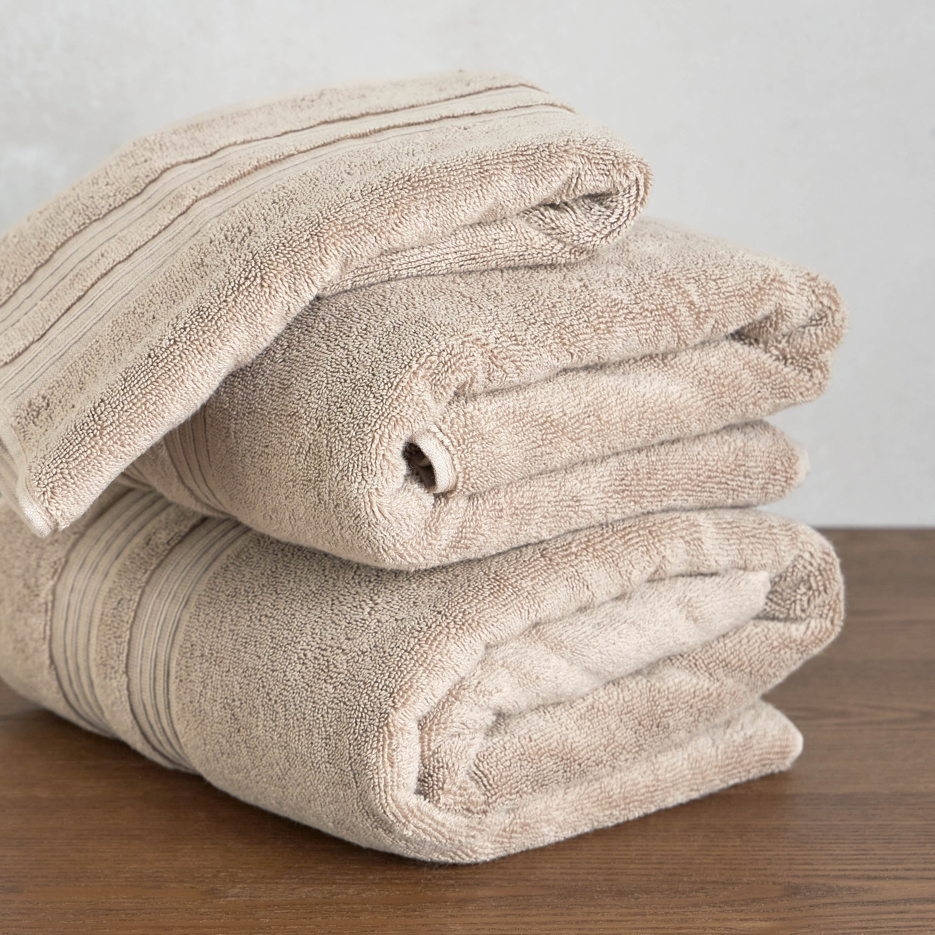 منشفة حمام قطنية بكثافة 650 جرام لكل متر مربع - ريتريت - 70×140 سم-household-bathandlaundry-bathlinen-towels-image-4