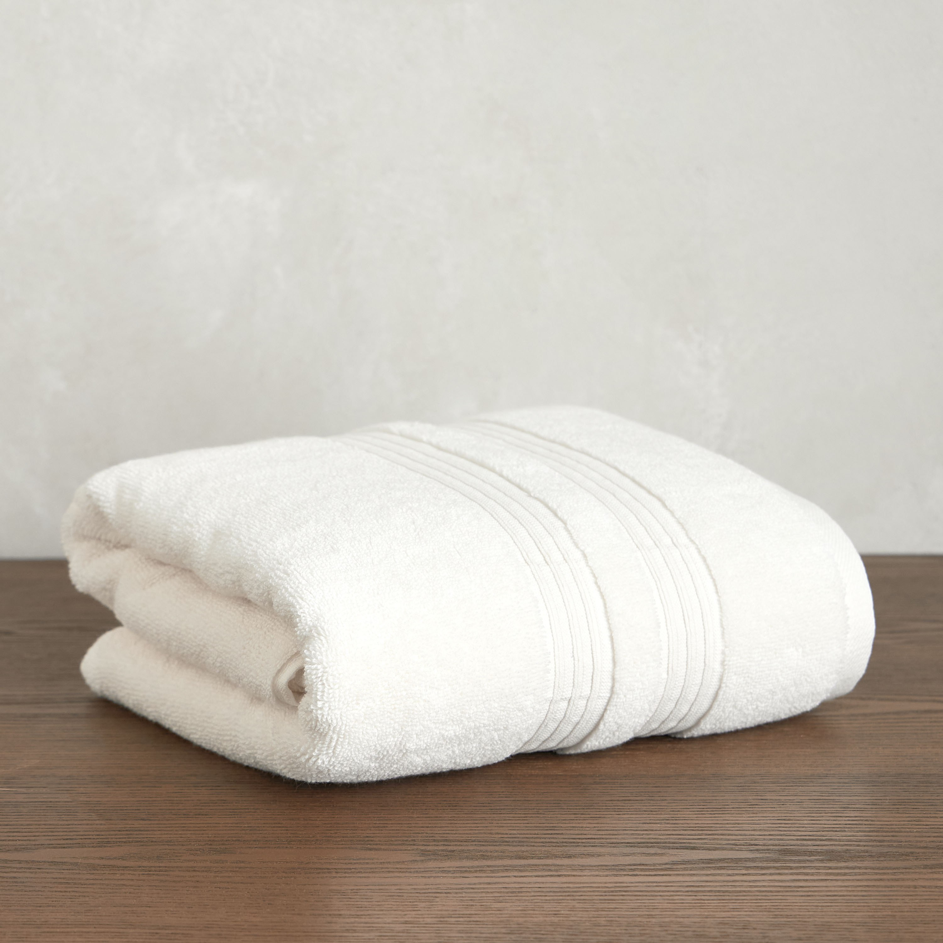 منشفة حمام قطنية بكثافة 650 جرام لكل متر مربع - ريتريت - 70×140 سم-household-bathandlaundry-bathlinen-towels-image-1