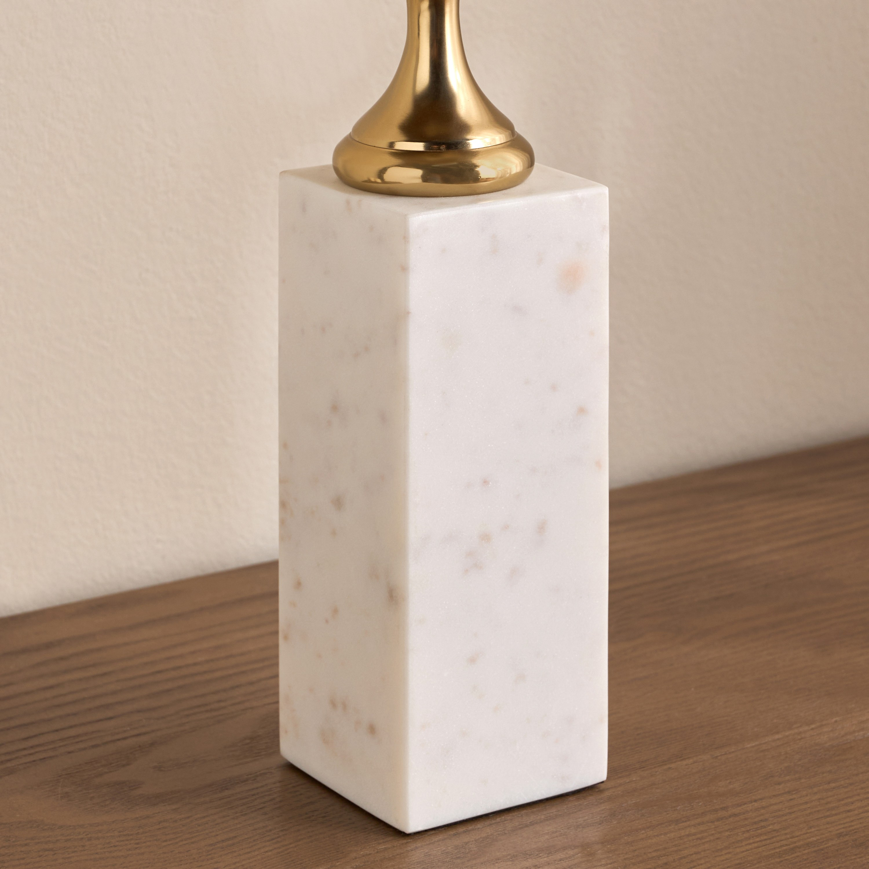 حامل شموع عمودي من الرخام - فاطمة نوريك - 46 سم-household-decor-candleholdersandlanterns-image-5