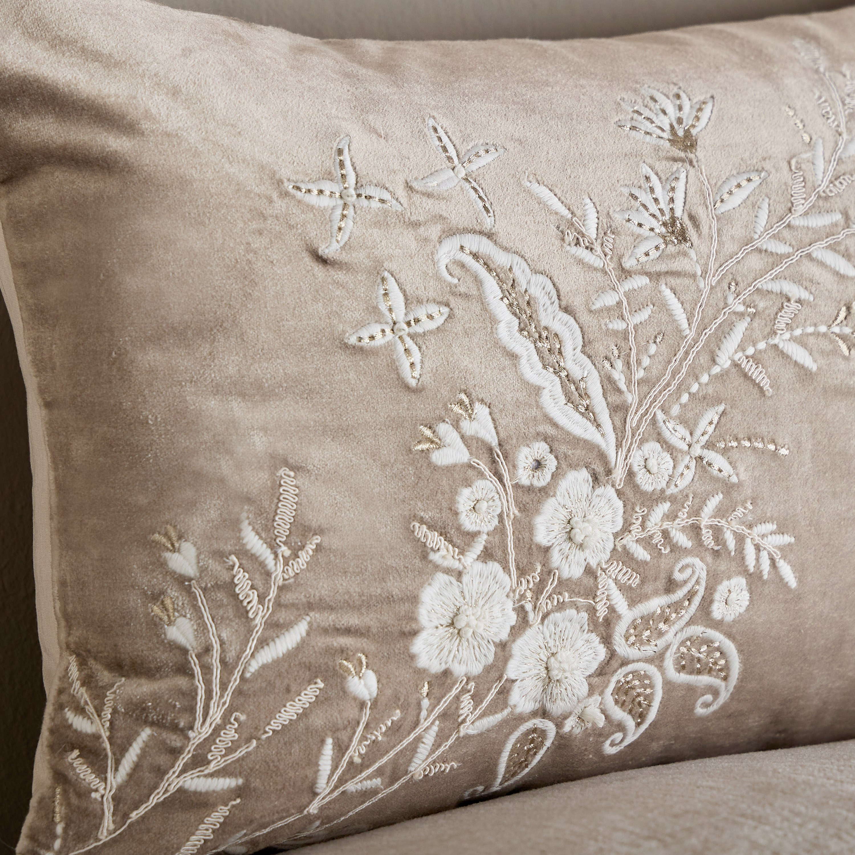 Fresco Elegance Embroidered Cushion Cover - 30x50 cm-household-cushionsandthrows-cushioncovers-image-2