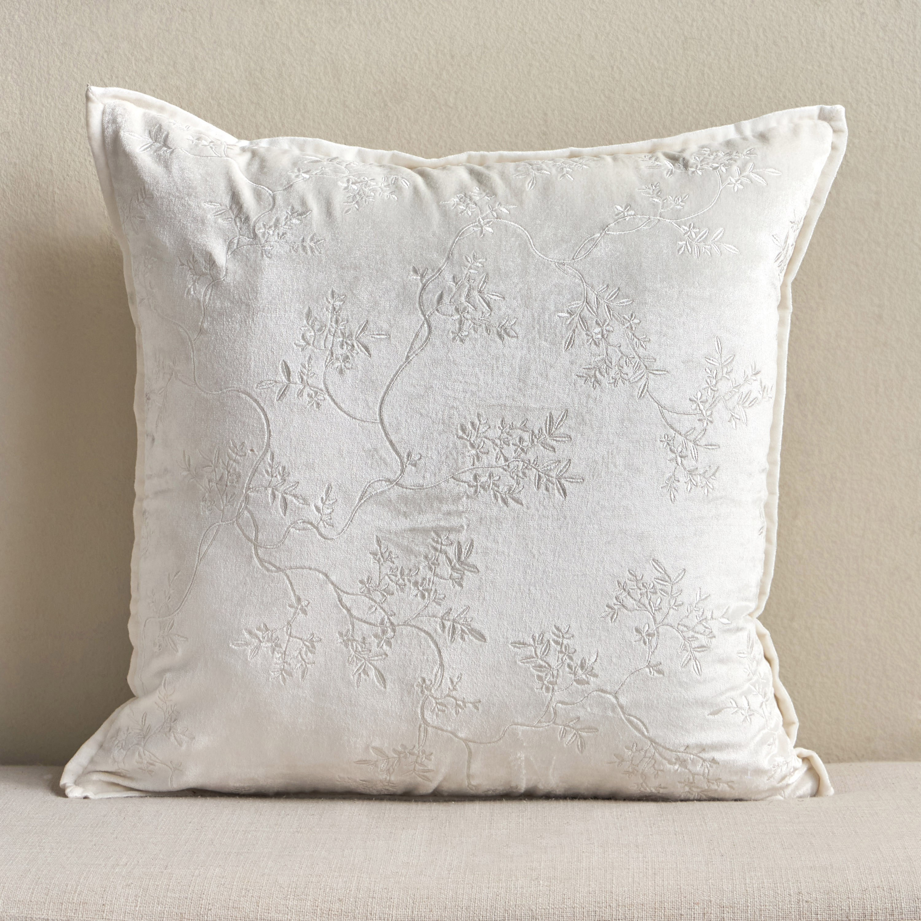 غطاء وسادة مطرز بنقوش حديقة - إمبيريال بلوسوم هيرتج - 50x50 سم-household-cushionsandthrows-cushioncovers-image-1