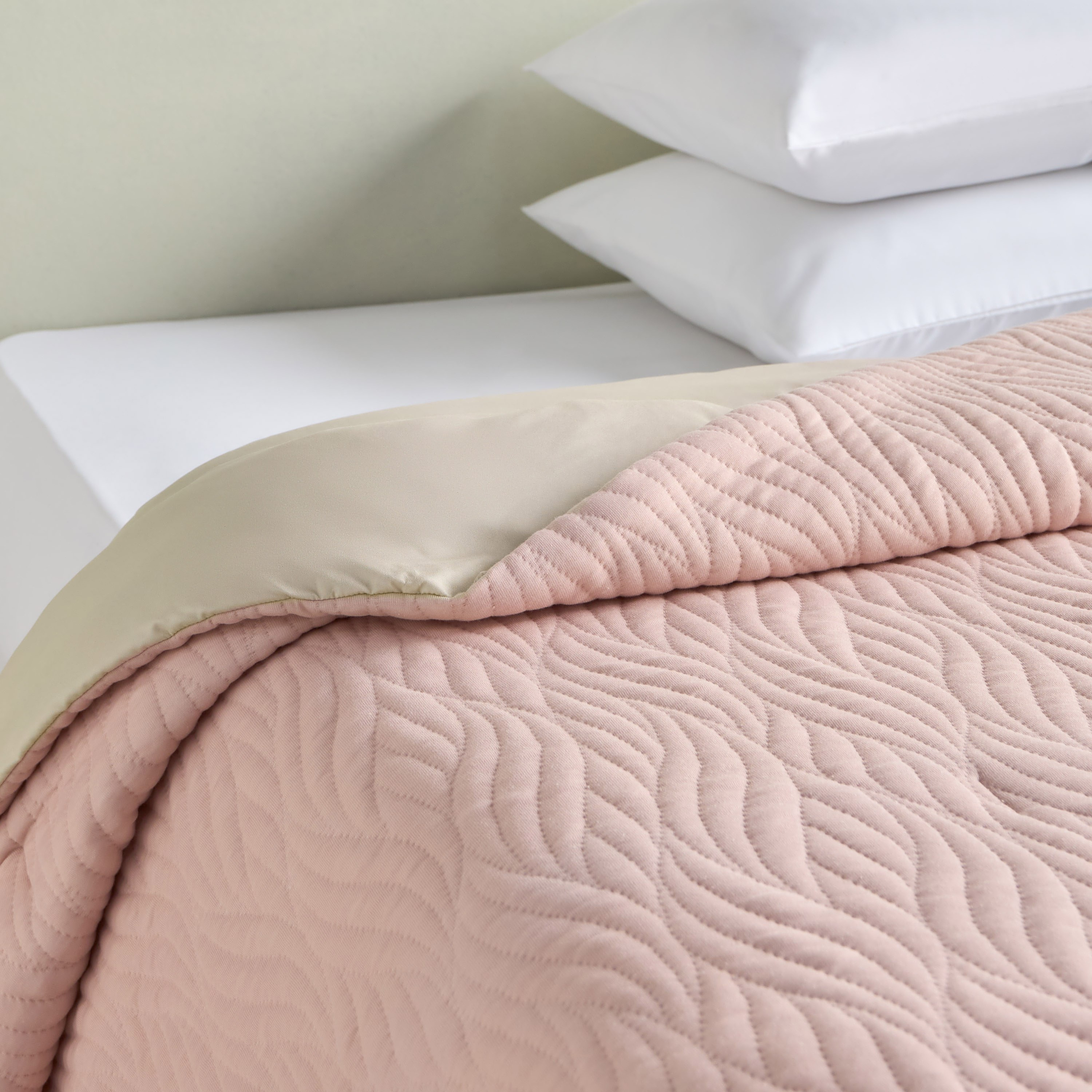 Verdant Liya Quilted Queen Bedspread - 220x240 cm-household-bedding-comfortersandbedspreads-bedspreads-image-1