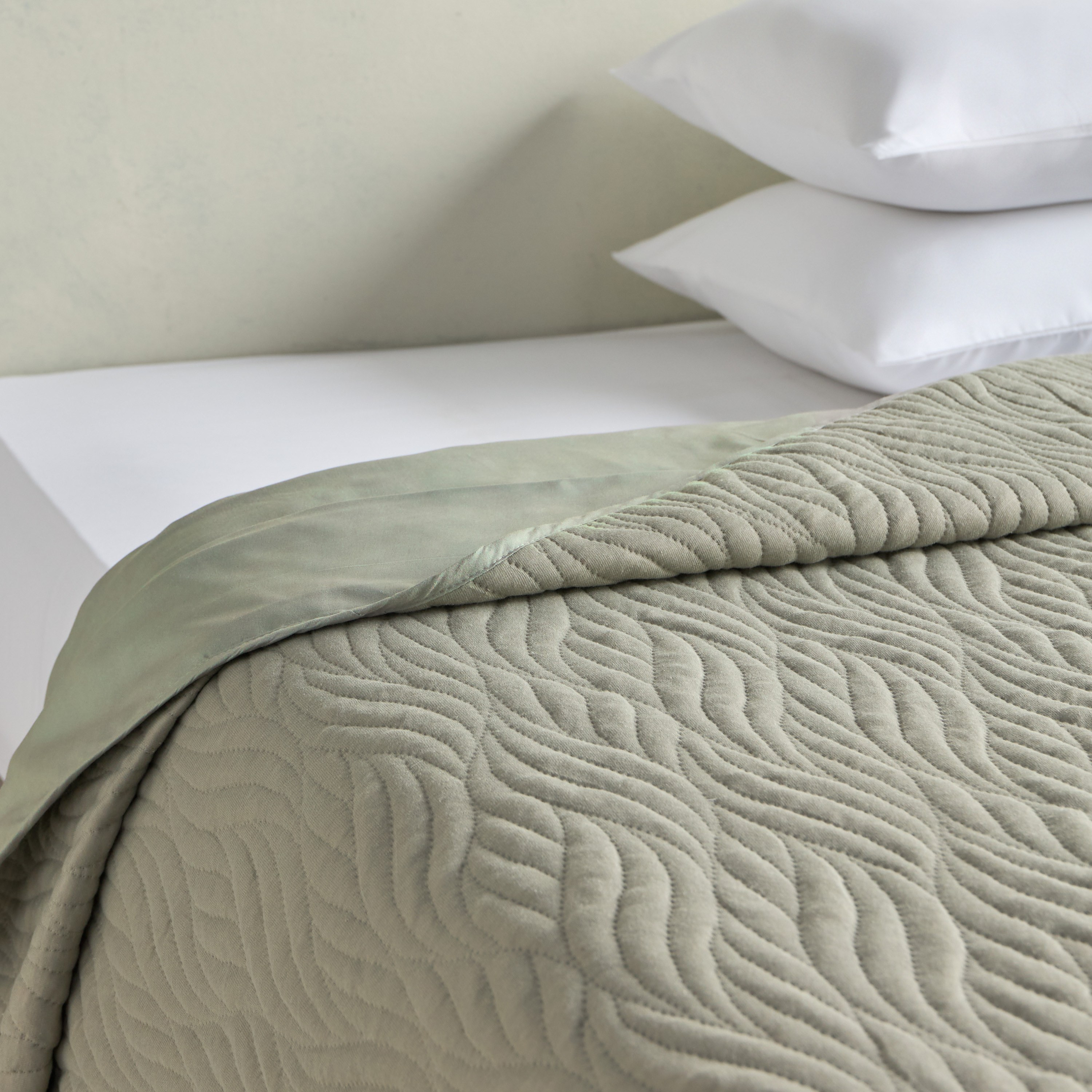 Verdant Liya Quilted Queen Bedspread - 220x240 cm-household-bedding-comfortersandbedspreads-bedspreads-image-1