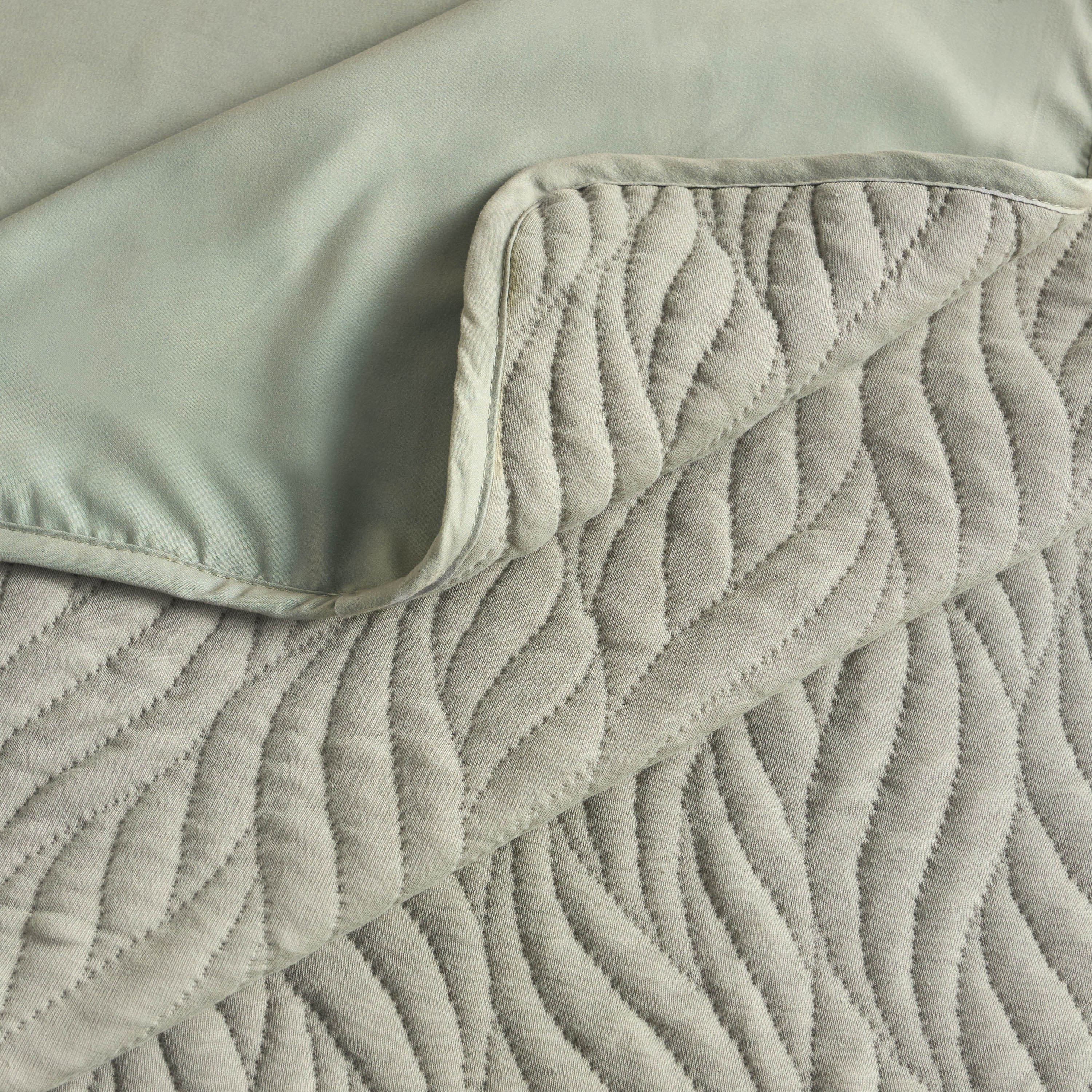 Verdant Liya Quilted Queen Bedspread - 220x240 cm-household-bedding-comfortersandbedspreads-bedspreads-image-3