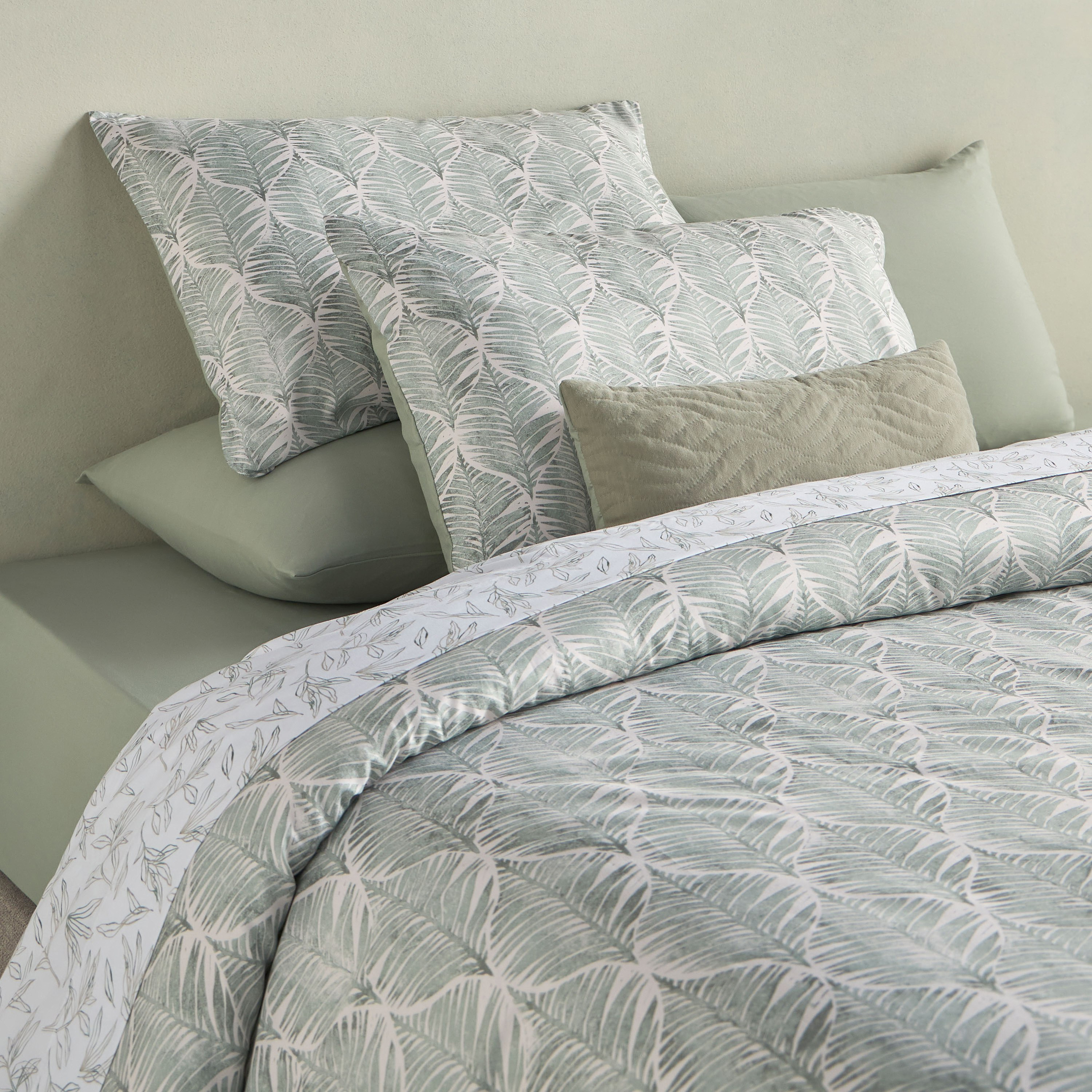 Verdant Elise Botanical Print 8-Piece Super King Comforter and Sheet Set - 240x260 cm-household-bedding-comfortersandbedspreads-bedinabag-image-1