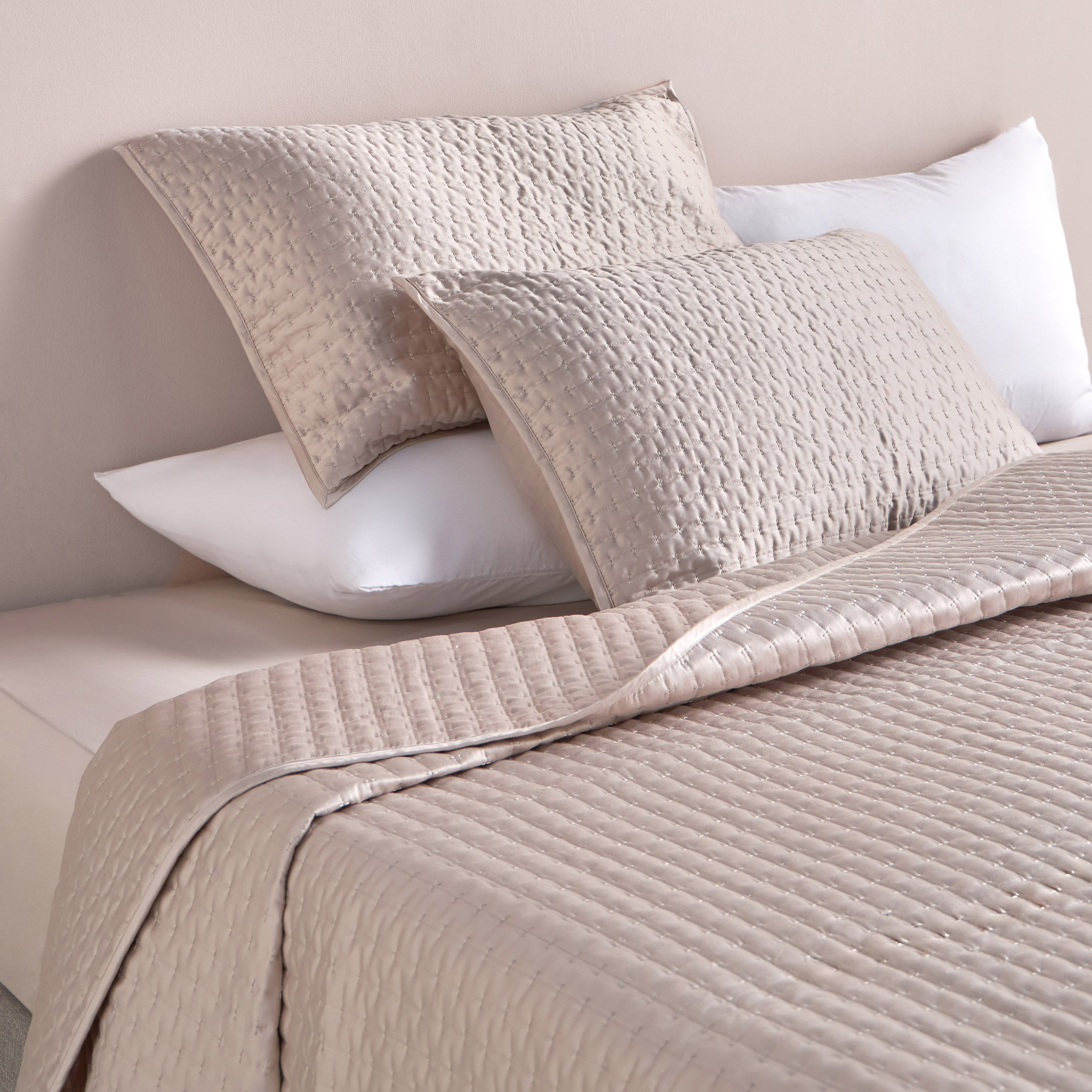 طقم مفارش سرير كينج 3 قطع - القطن المصري - 240×260 سم-household-bedding-comfortersandbedspreads-bedspreads-image-1