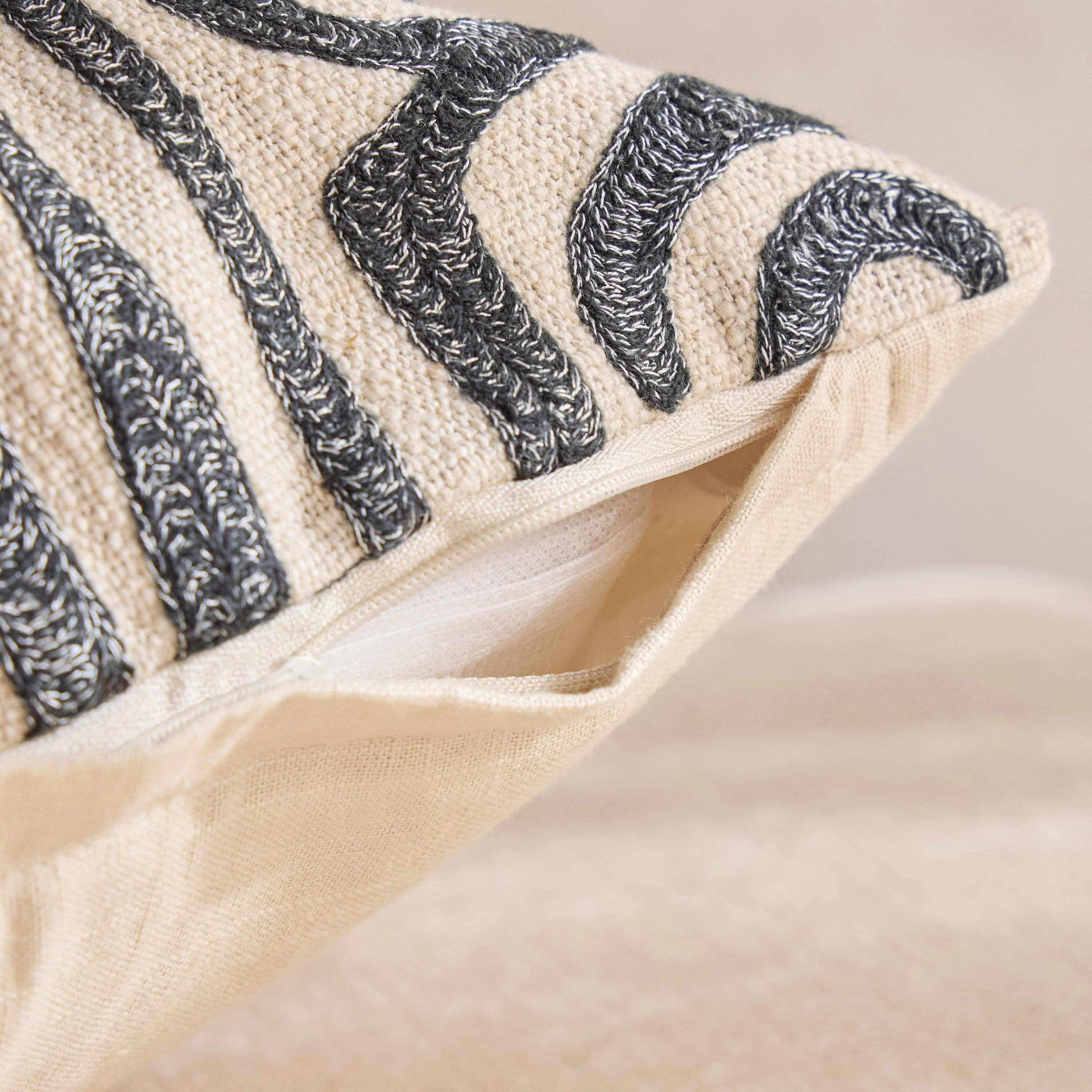 غطاء وسادة مطرز بغرزة السلسلة - فينتاج إنك - 50×50 سم-household-cushionsandthrows-cushioncovers-image-3