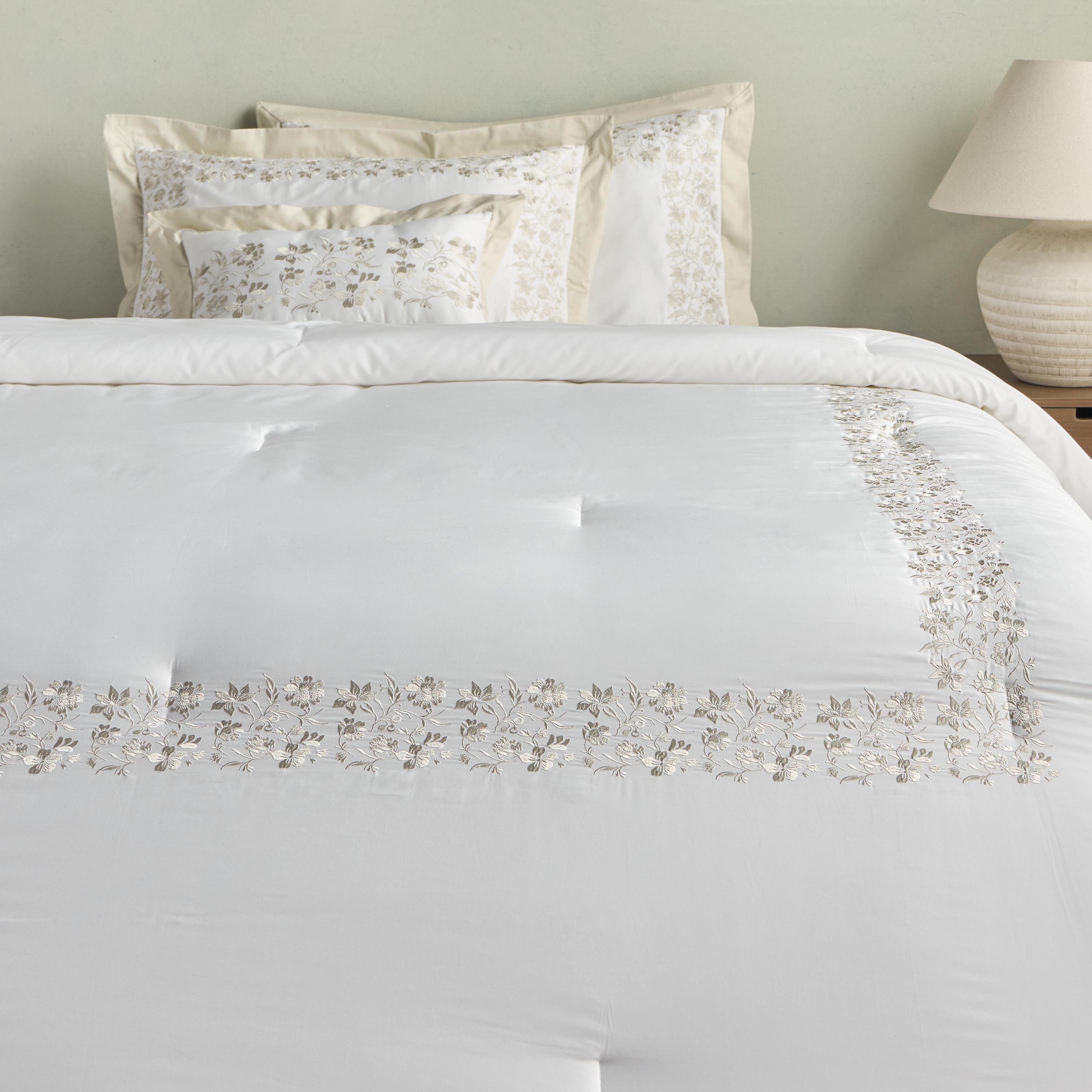 طقم لحاف قطن مقاس سوبر كينج 4 قطع مطرزة - فريسكو فيصل - 240x260 سم-household-bedding-comfortersandbedspreads-comforters-image-2