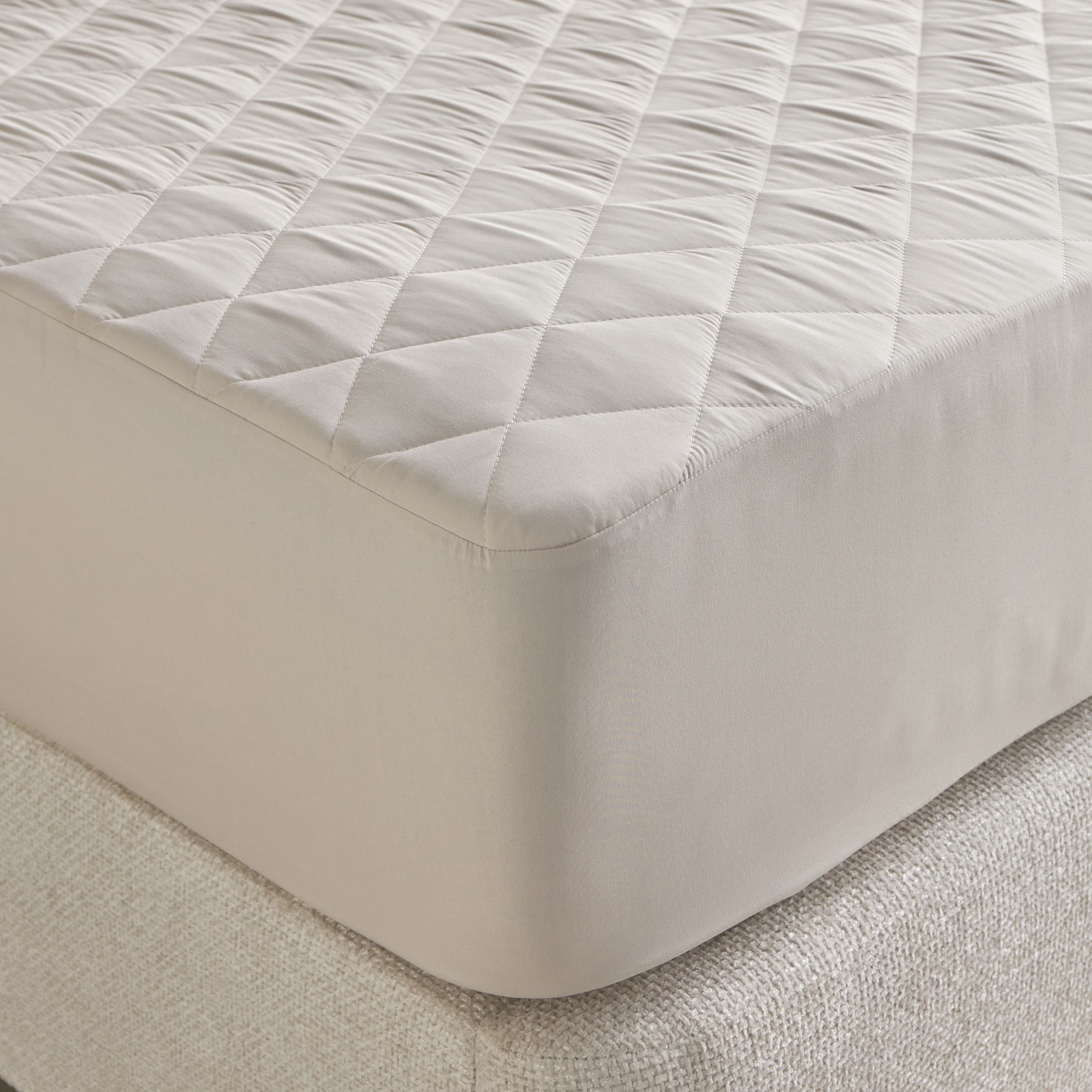 Microfibre Waterproof Queen Mattress Protector - 160x200 cm-household-bedding-mattresstoppersandprotectors-mattressprotectors-image-1