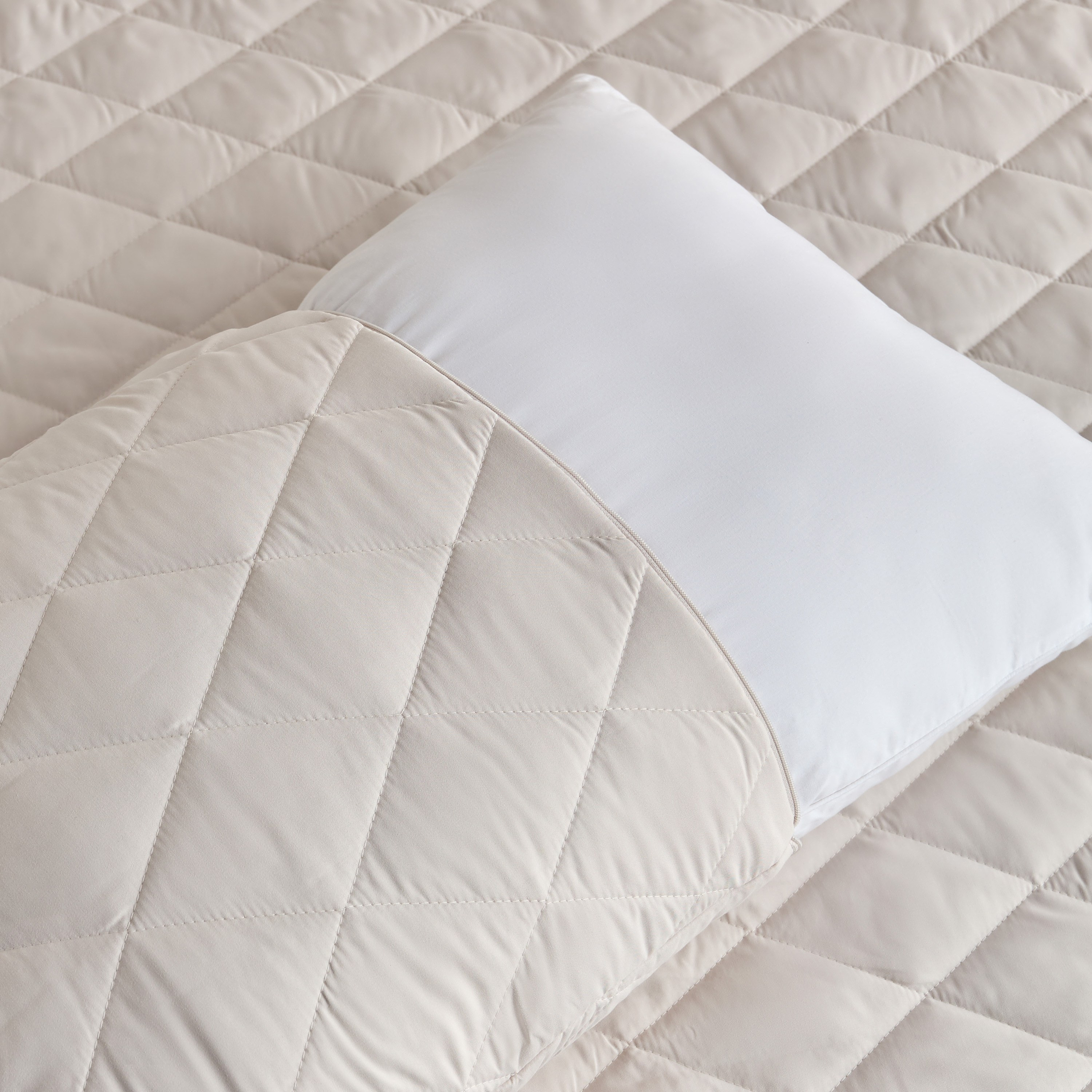 واقي وسادة قياسي مقاوم للماء من الألياف الدقيقة - 50x75 سم-household-bedding-mattresstoppersandprotectors-pillowprotectors-image-1