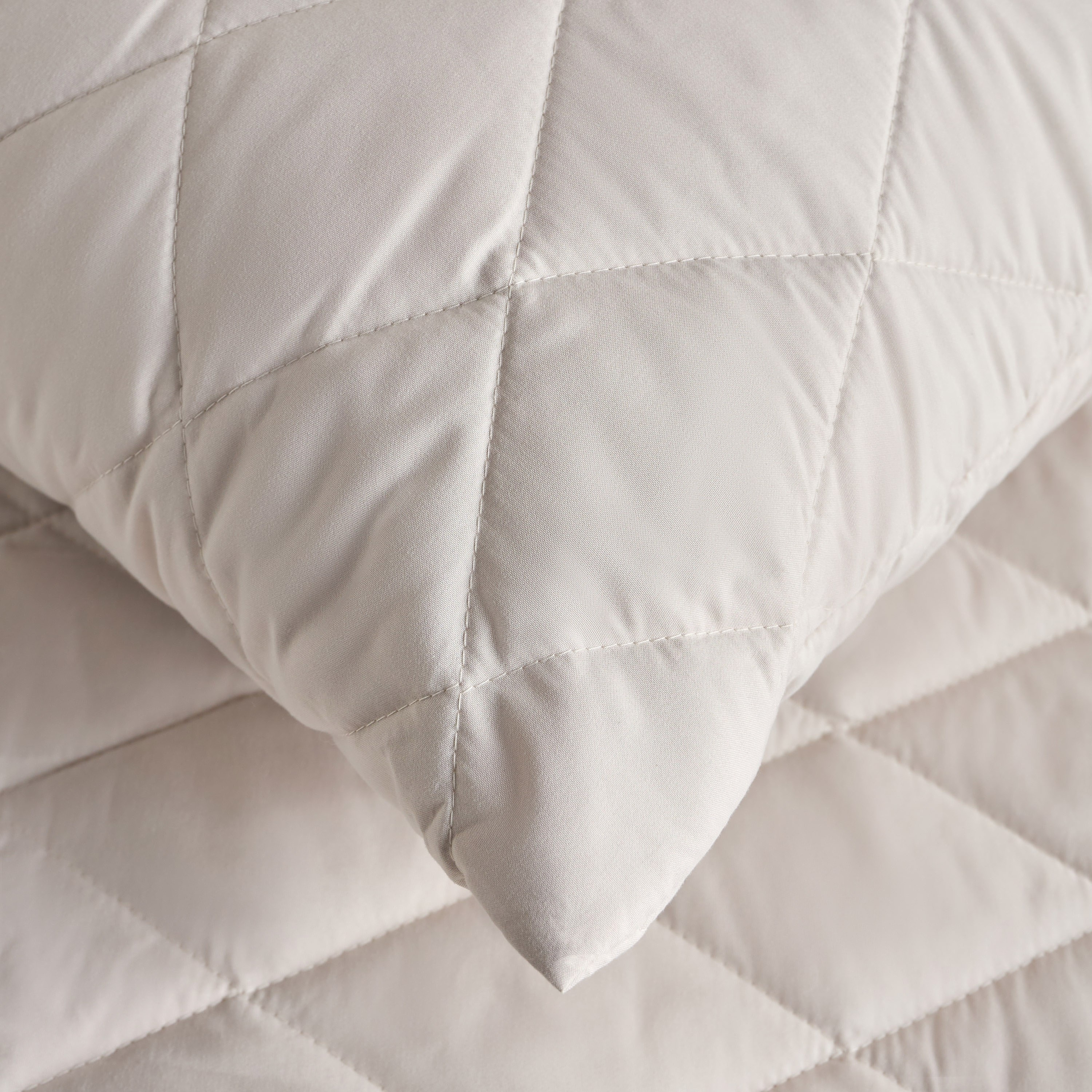 واقي وسادة قياسي مقاوم للماء من الألياف الدقيقة - 50x75 سم-household-bedding-mattresstoppersandprotectors-pillowprotectors-image-2