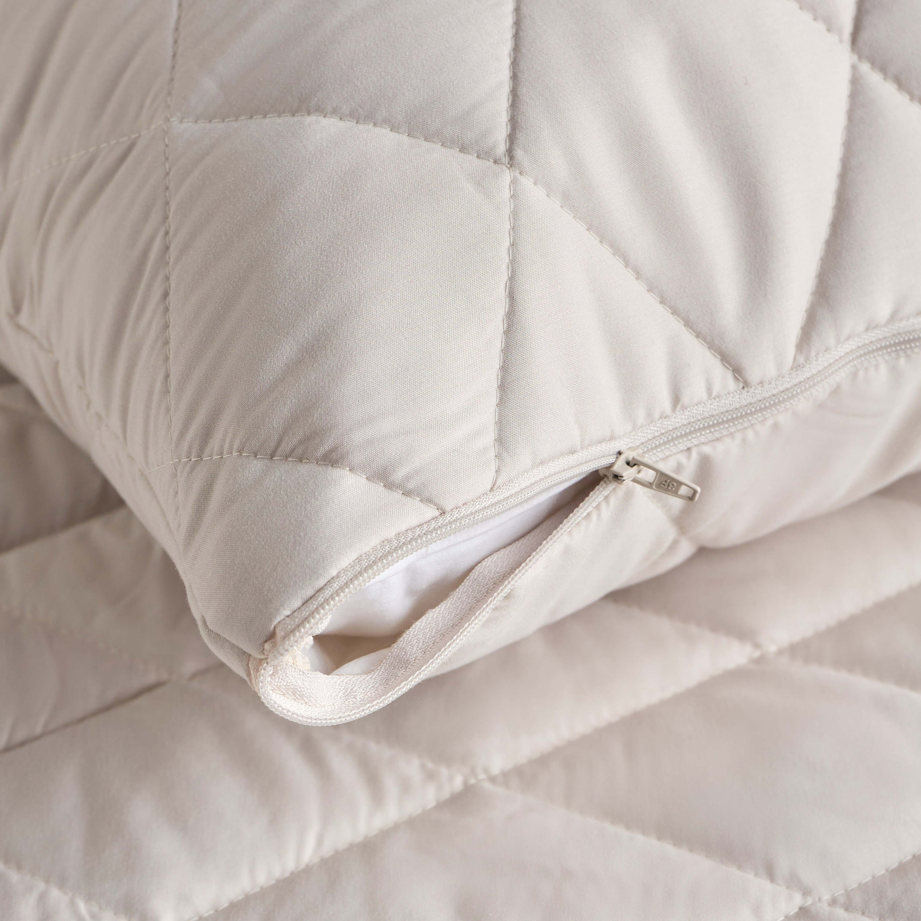 واقي وسادة قياسي مقاوم للماء من الألياف الدقيقة - 50x75 سم-household-bedding-mattresstoppersandprotectors-pillowprotectors-image-3