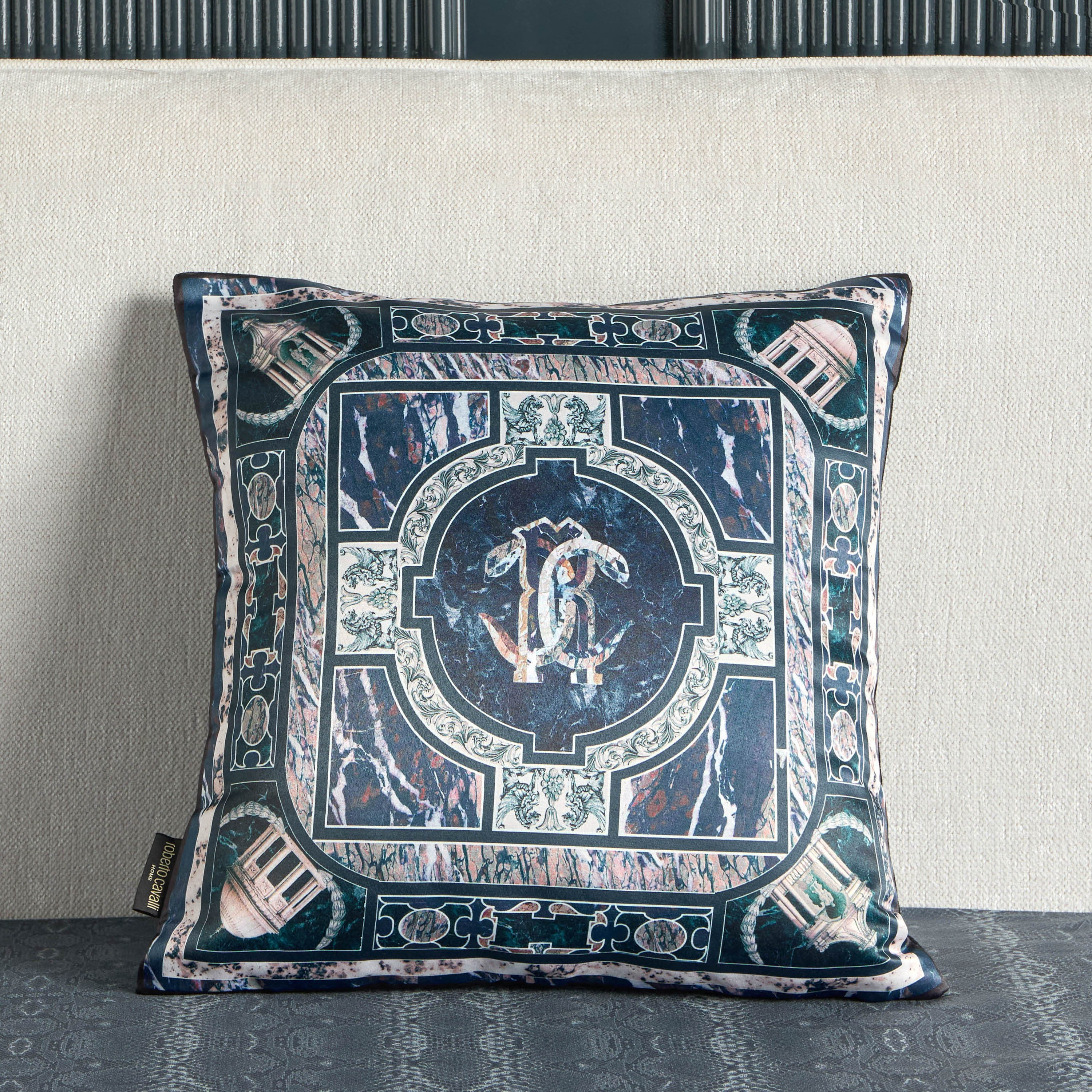 غطاء وسادة بطبعات - روبرتو كافالي - 50x50 سم-household-cushionsandthrows-cushioncovers-image-1