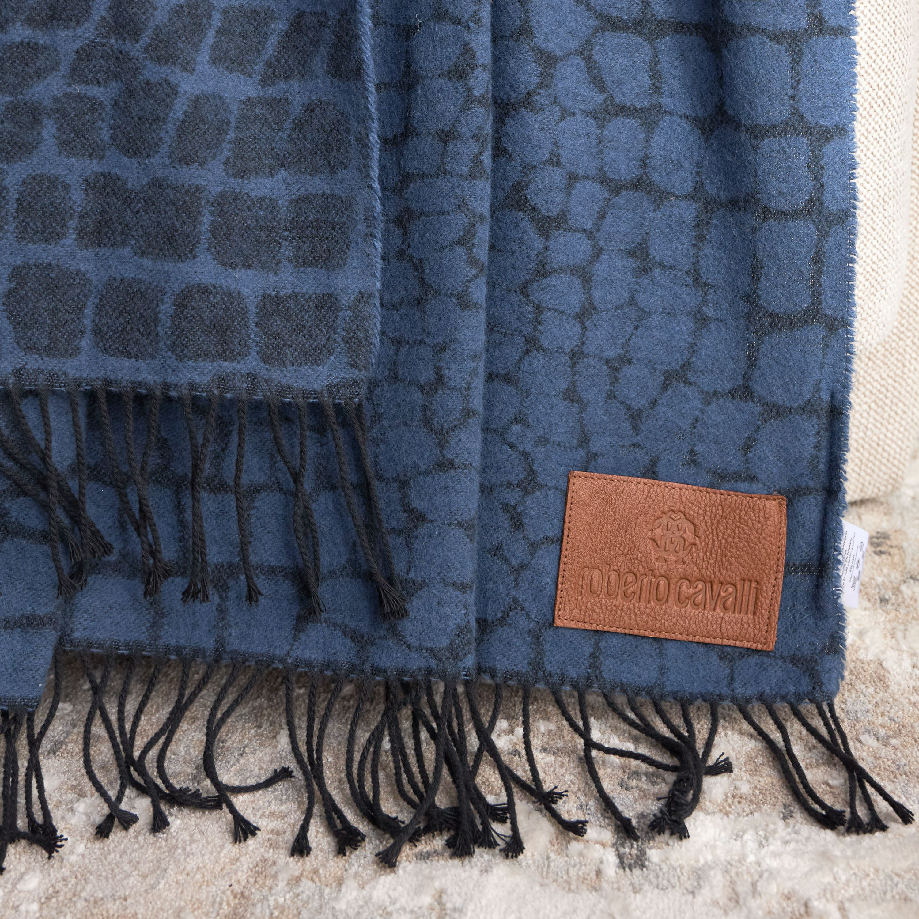 بطانية قطن خفيفة - روبرتو كافالي - 130x170 سم-household-cushionsandthrows-throwsandblankets-throws-image-2