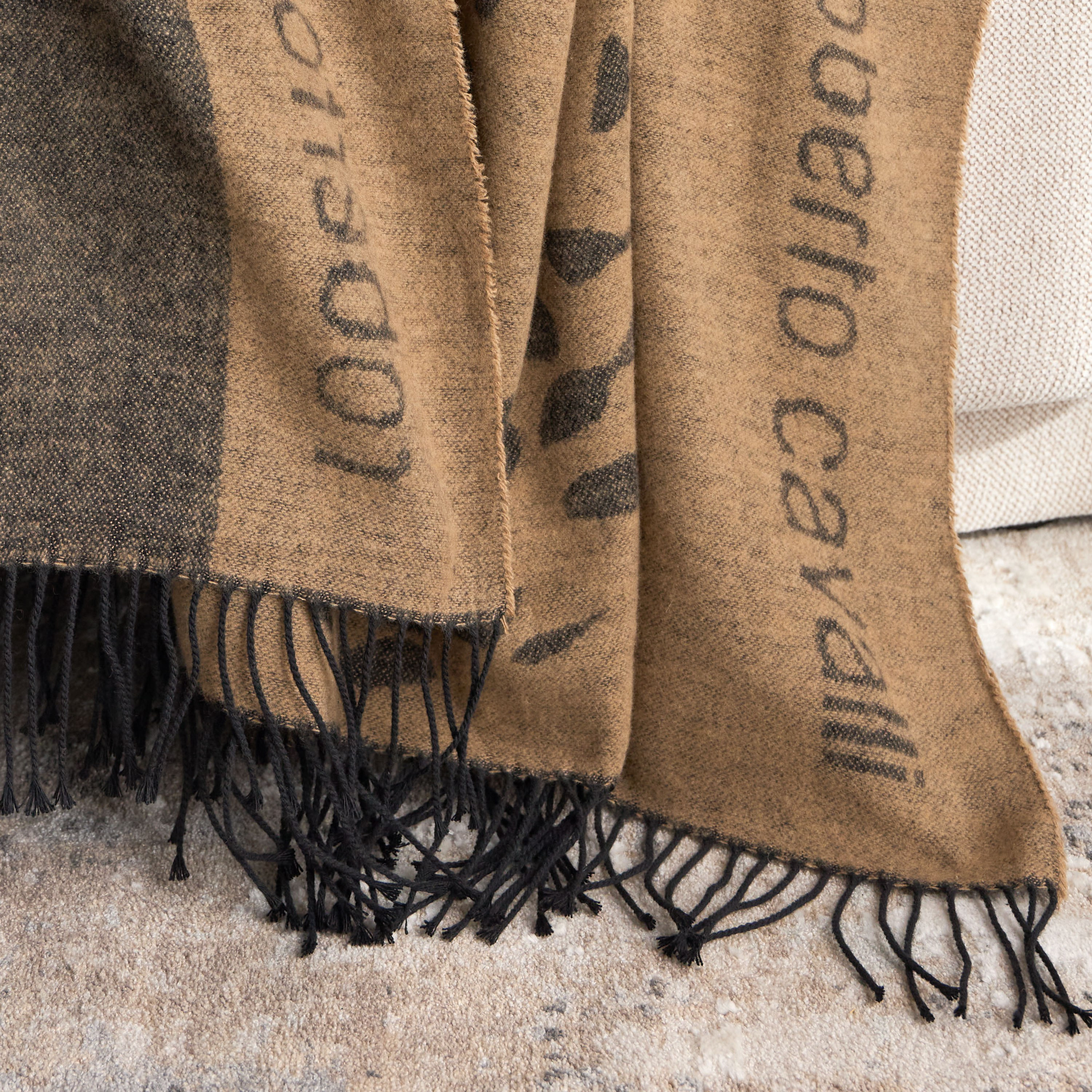 بطانية قطن خفيفة - روبيرتو كافالي - 130x170 سم-household-cushionsandthrows-throwsandblankets-throws-image-3