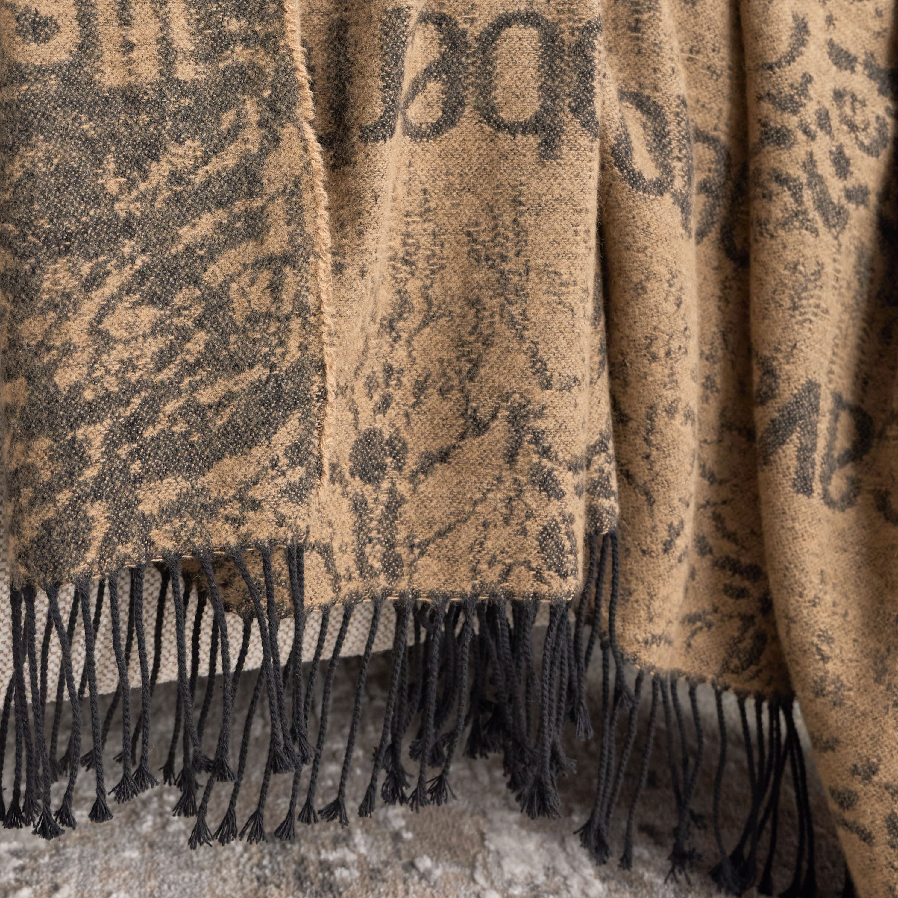 بطانية قطن خفيفة - روبرتو كافالي - 130x170 سم-household-cushionsandthrows-throwsandblankets-throws-image-2